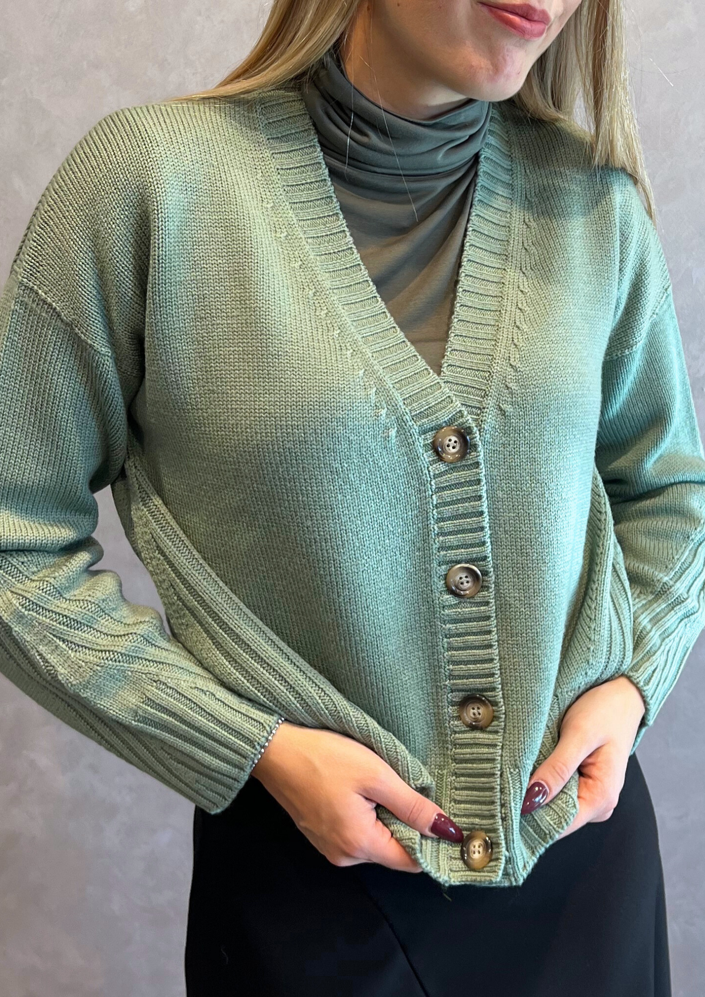 Cardigan in pura lana vergine a scatolina