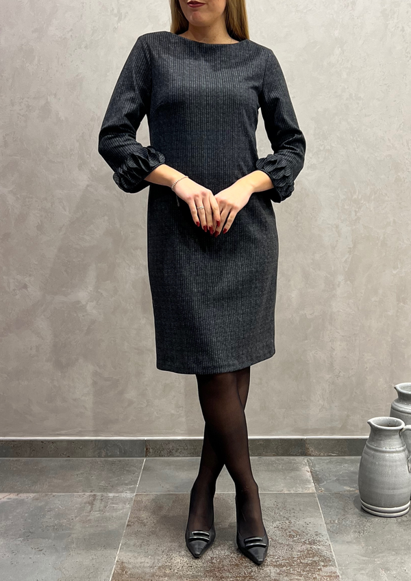 Abito in micro-fantasia con dettaglio tondini