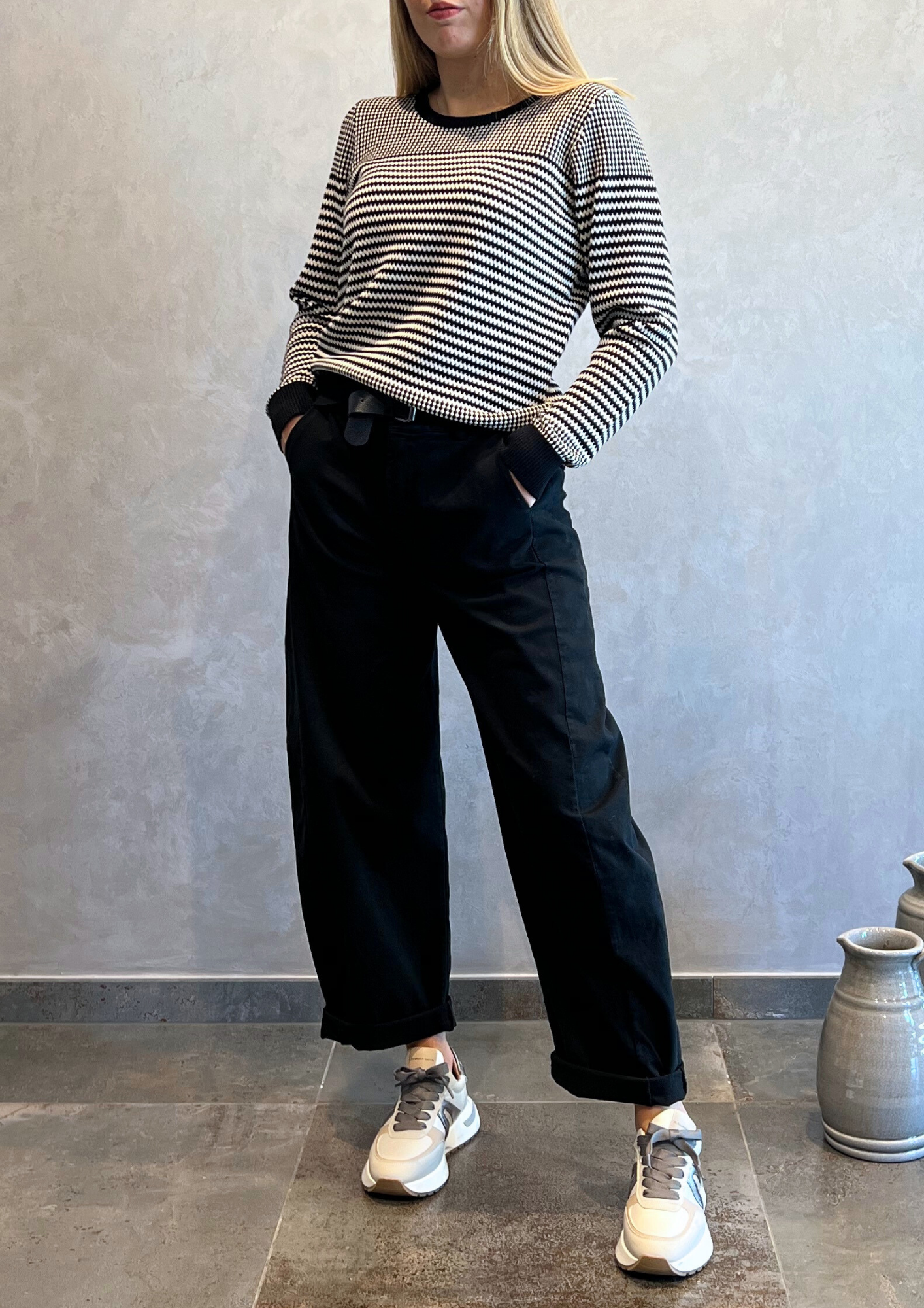 Pantalone barrel in cotonaccio con cintura