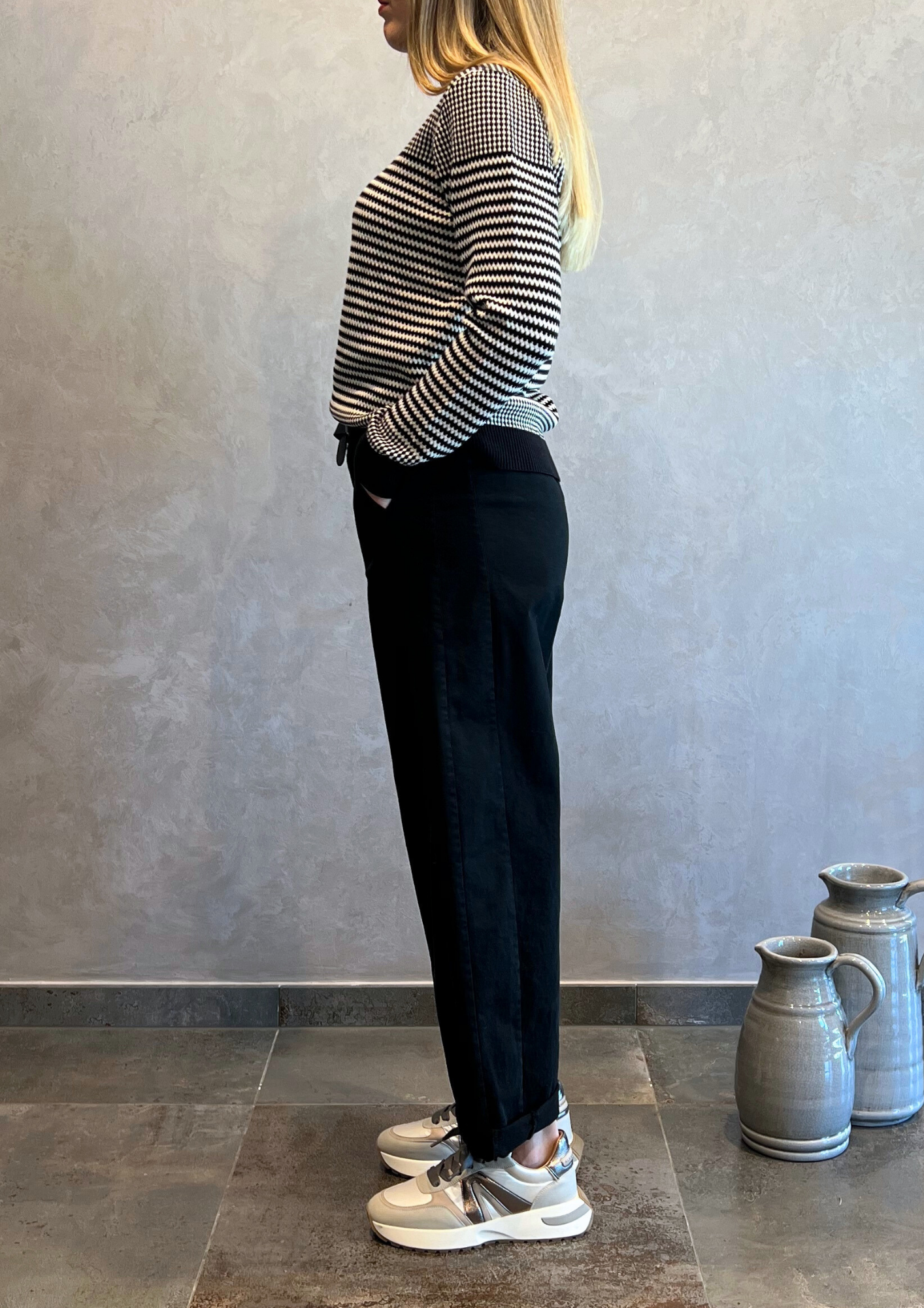 Pantalone barrel in cotonaccio con cintura