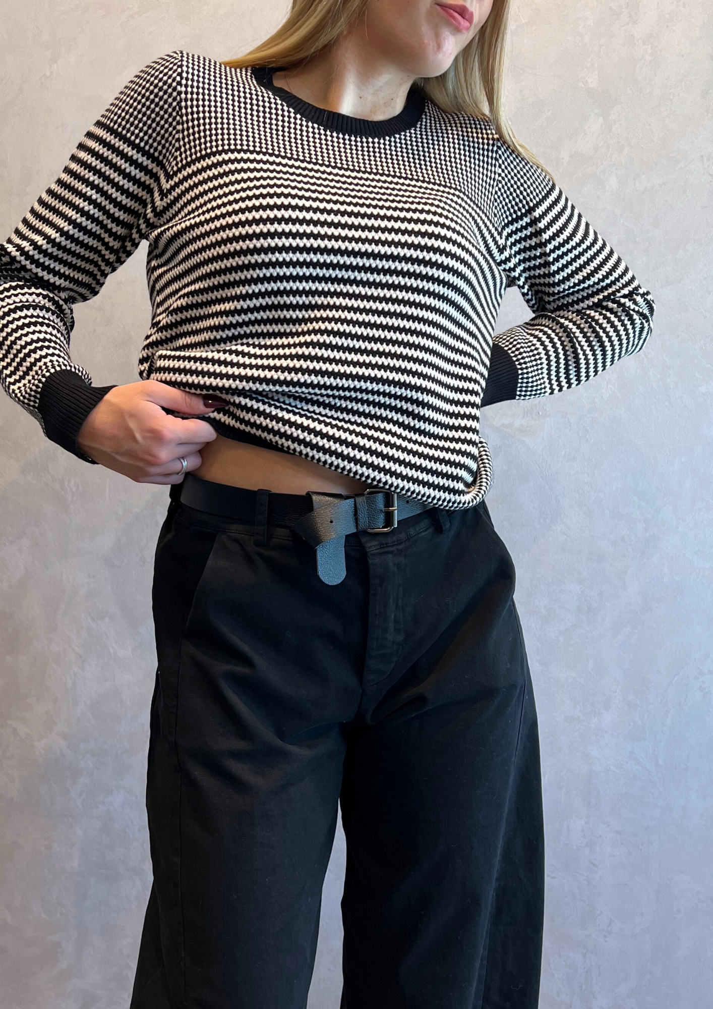 Pantalone barrel in cotonaccio con cintura