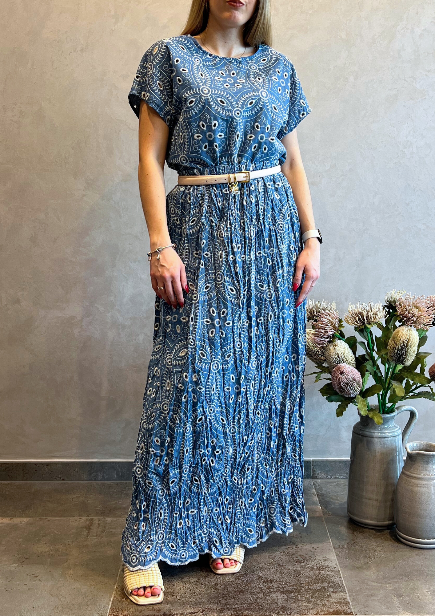 Blusa manica corta in chambray con ricami