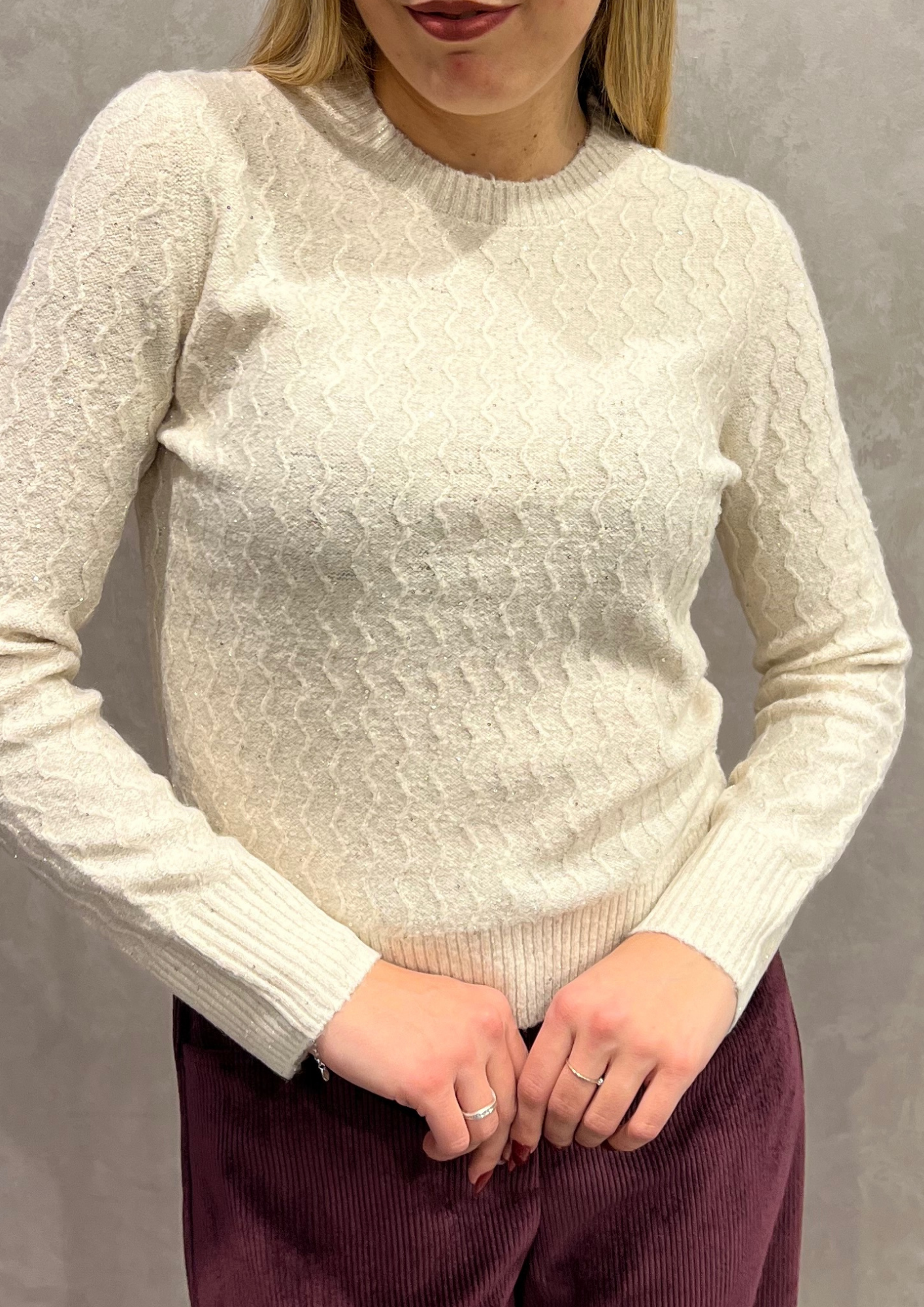 Maglioncino girocollo con paillettes in trama