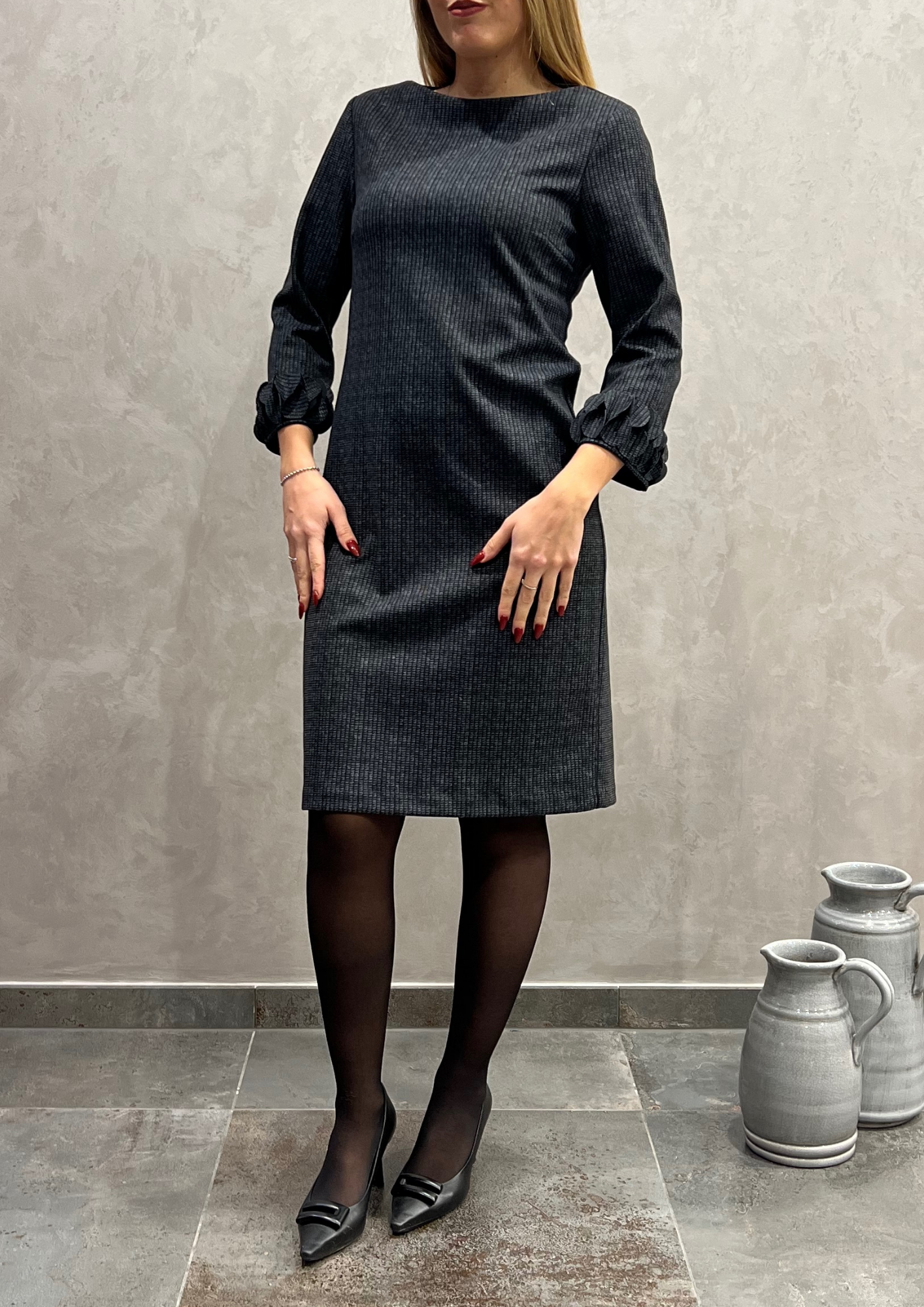 Abito in micro-fantasia con dettaglio tondini