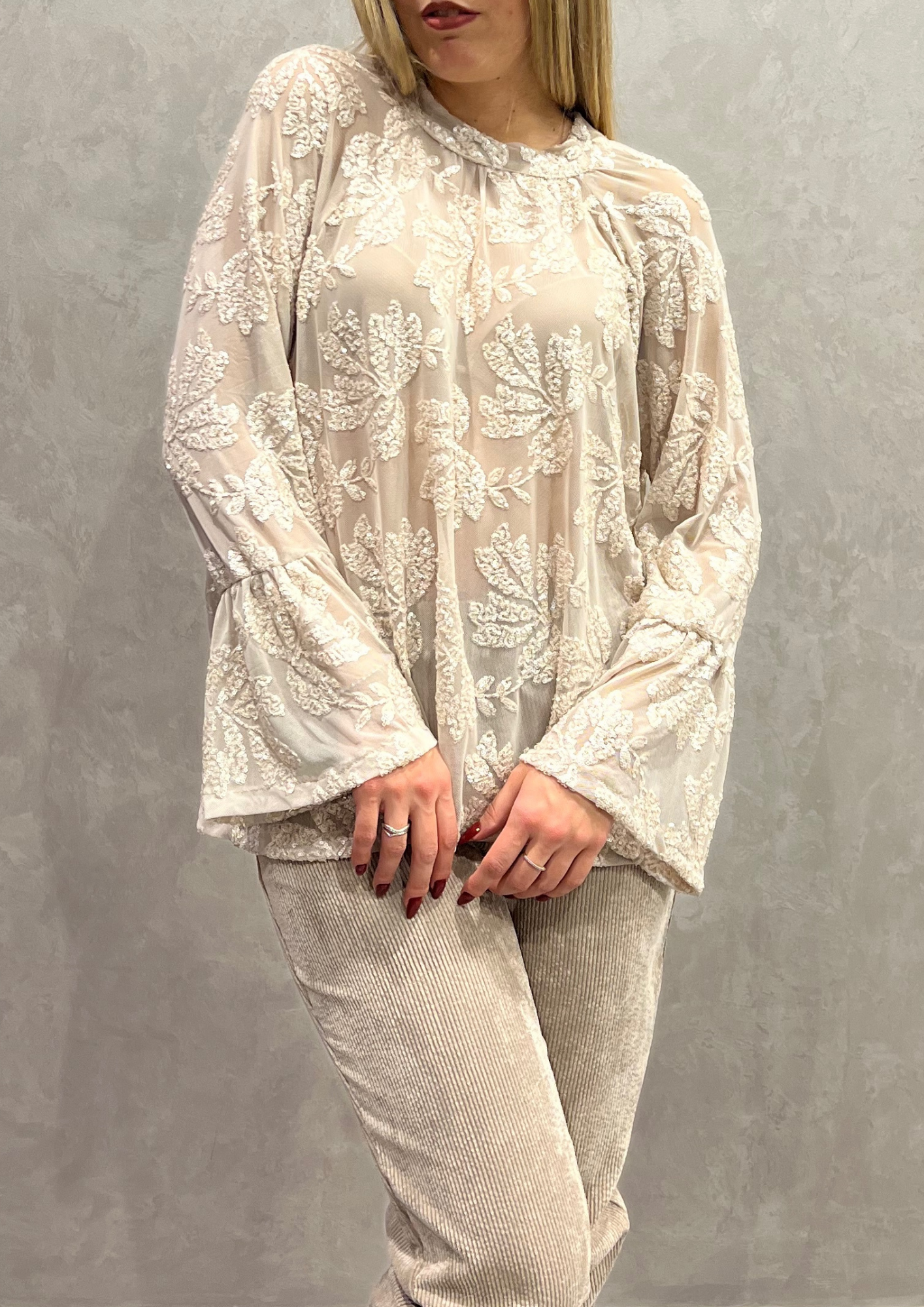 Blusa over tulle con ricami paillettes