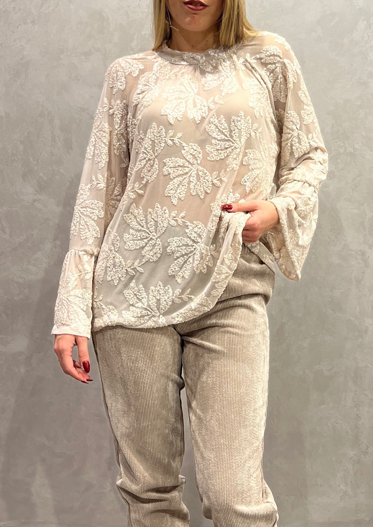 Blusa over tulle con ricami paillettes