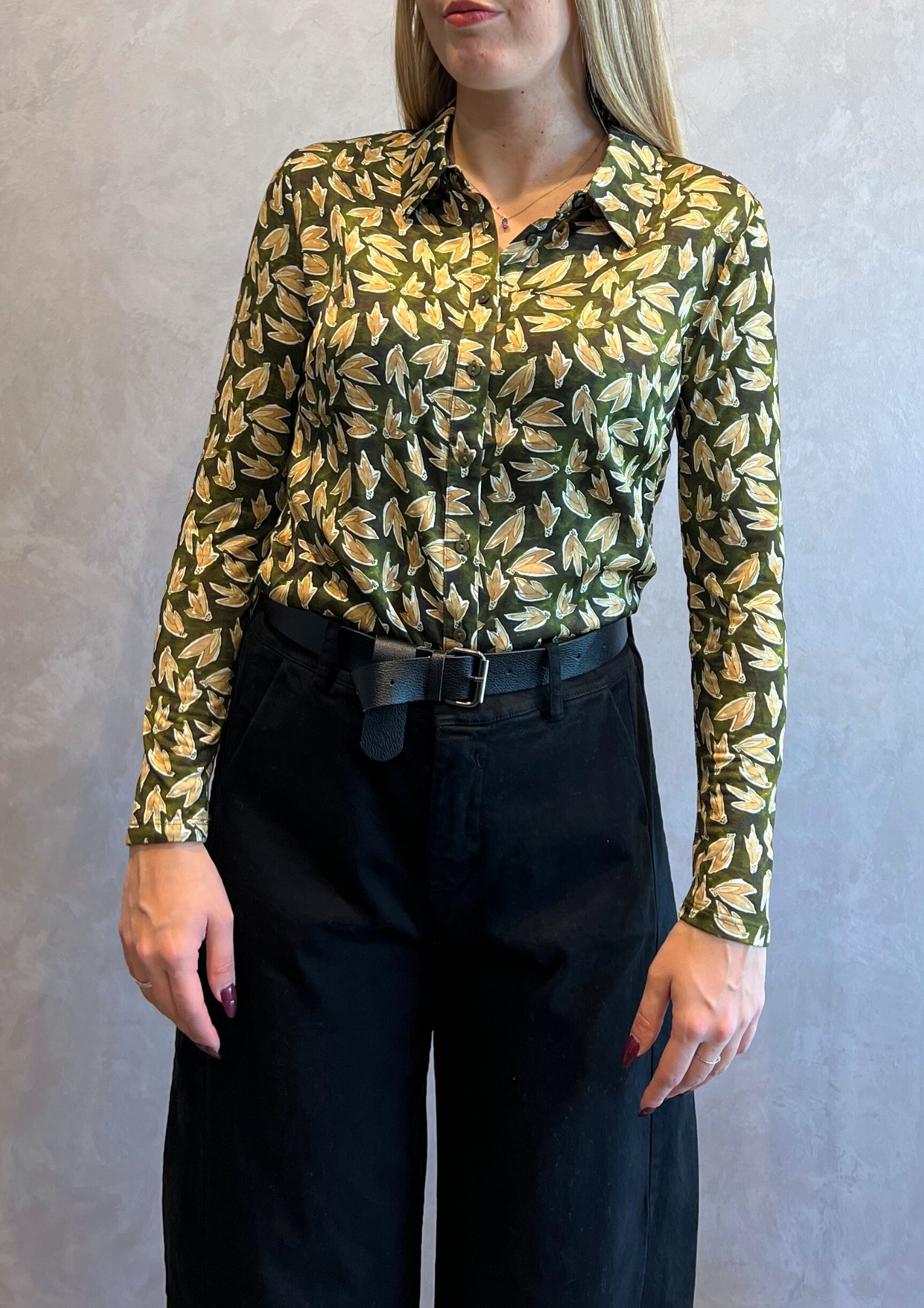 Camicia bimaterica in fantasia foglie