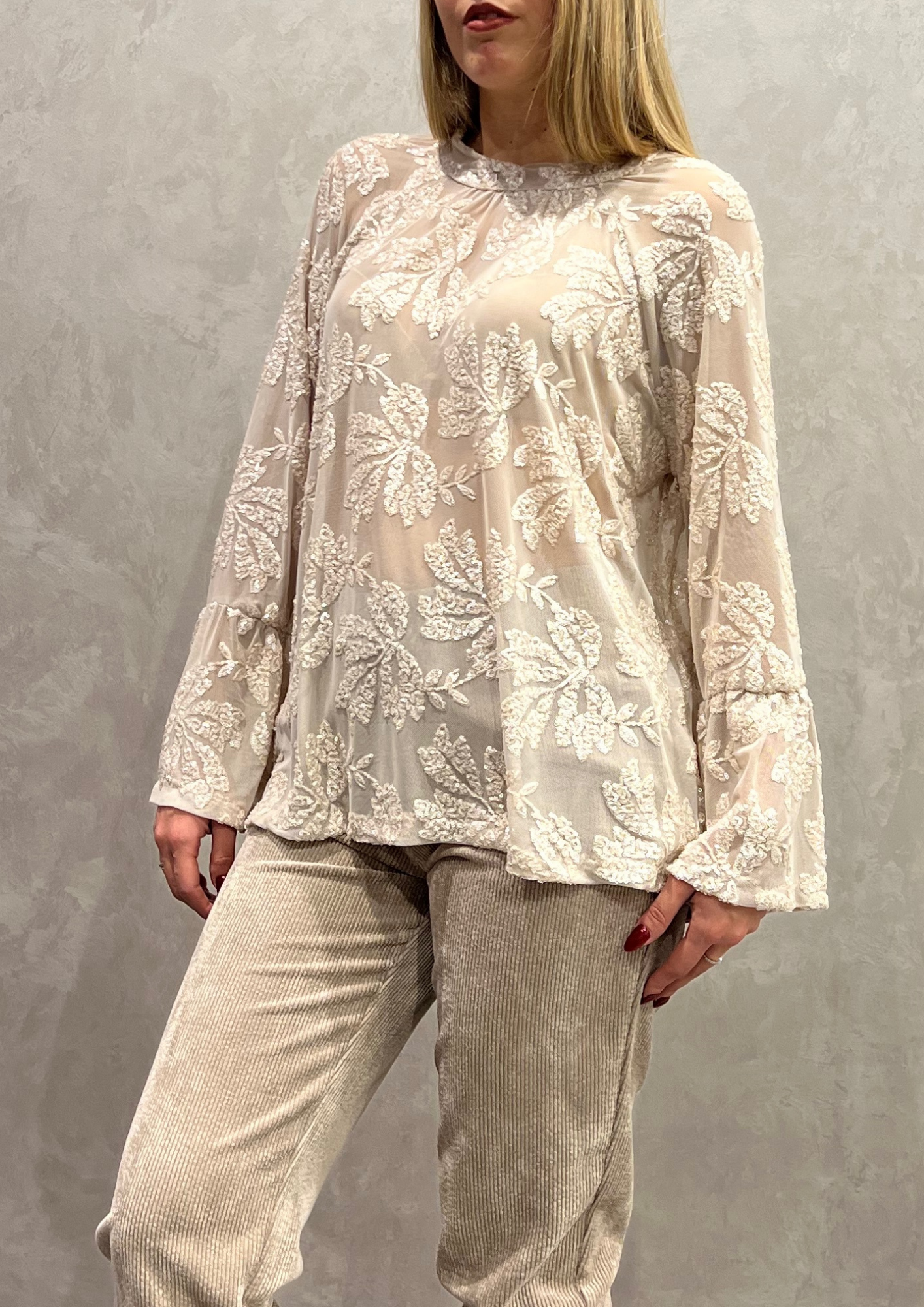 Blusa over tulle con ricami paillettes