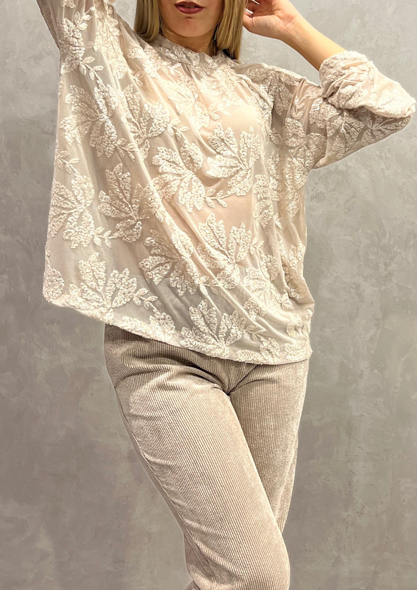 Blusa over tulle con ricami paillettes