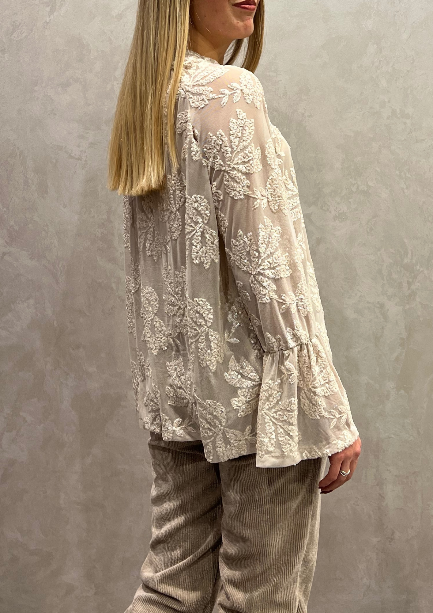 Blusa over tulle con ricami paillettes