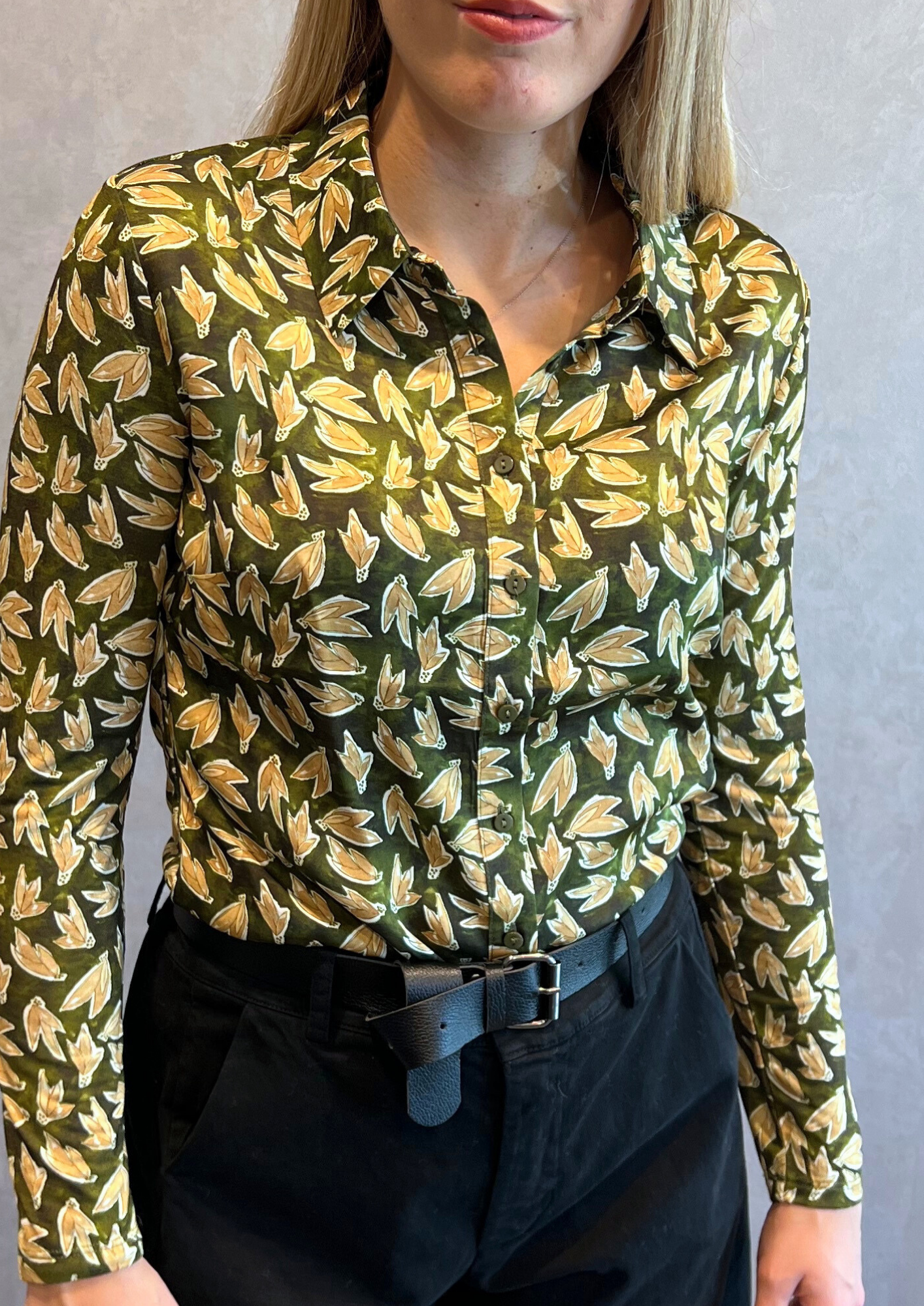 Camicia bimaterica in fantasia foglie