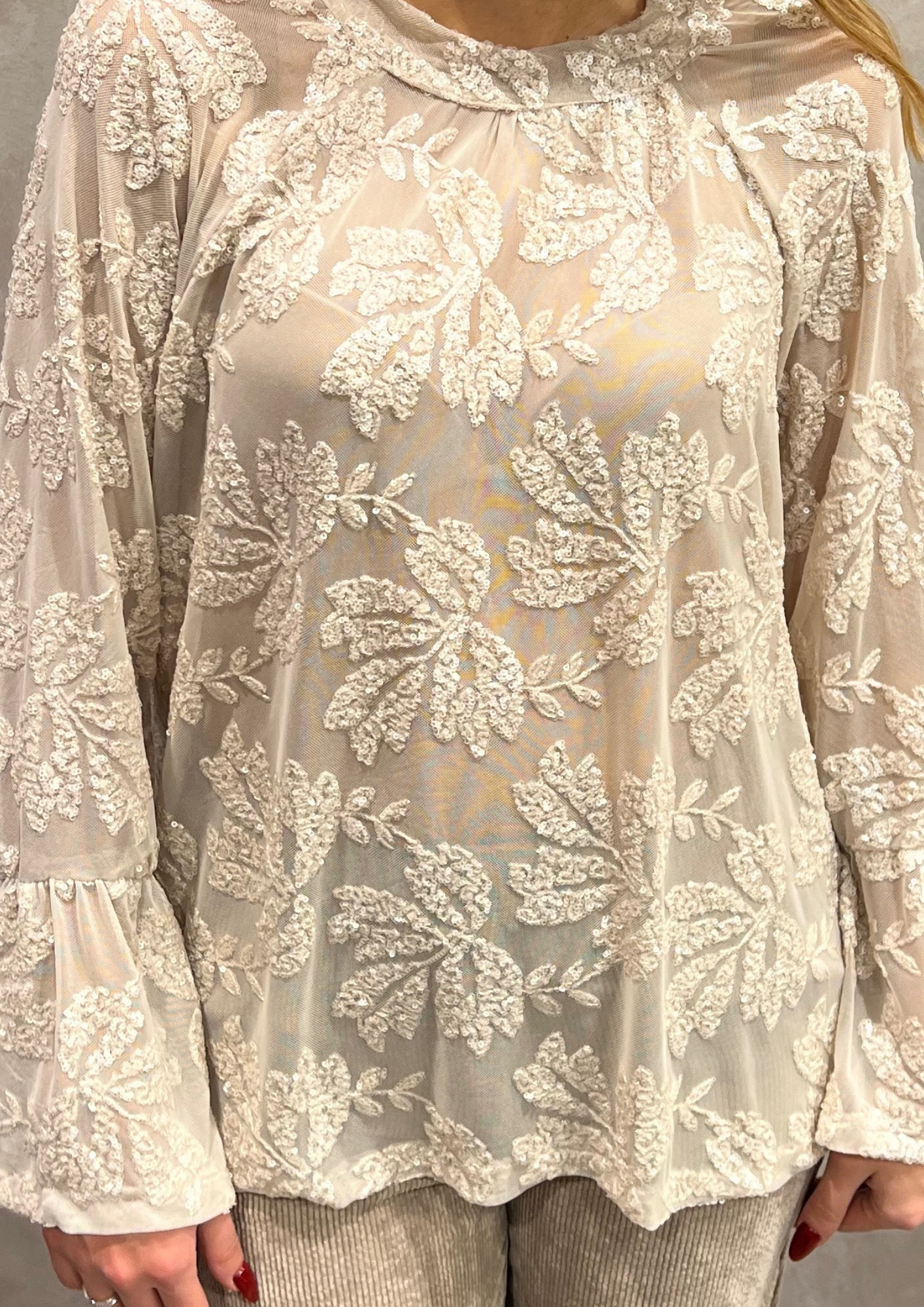 Blusa over tulle con ricami paillettes