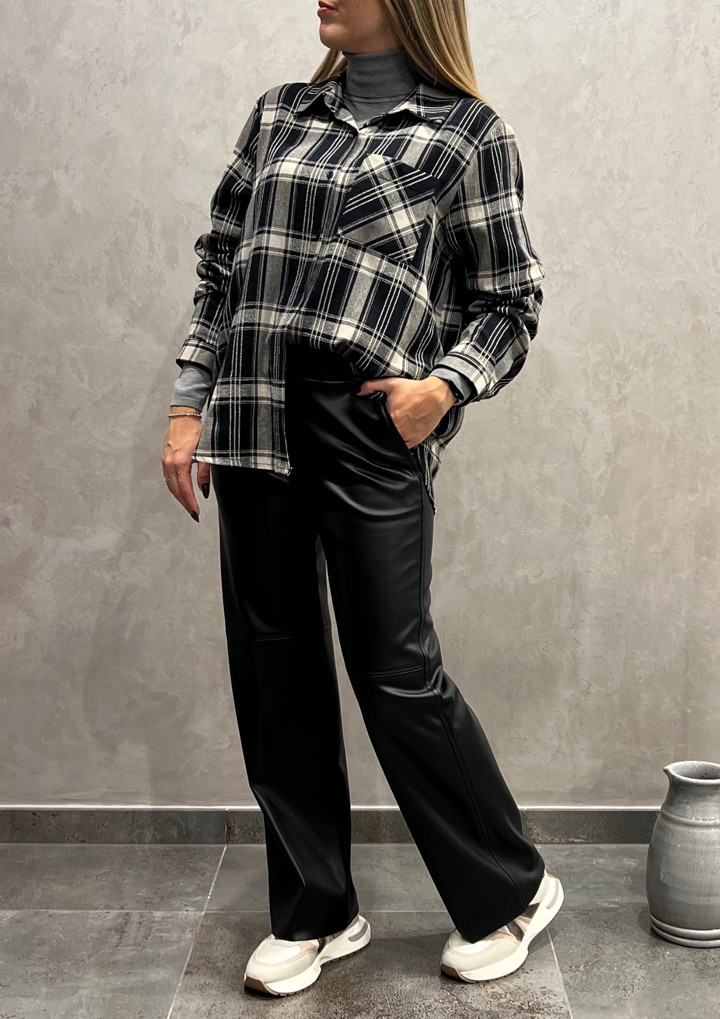 Pantalone in ecopelle taglio dritto