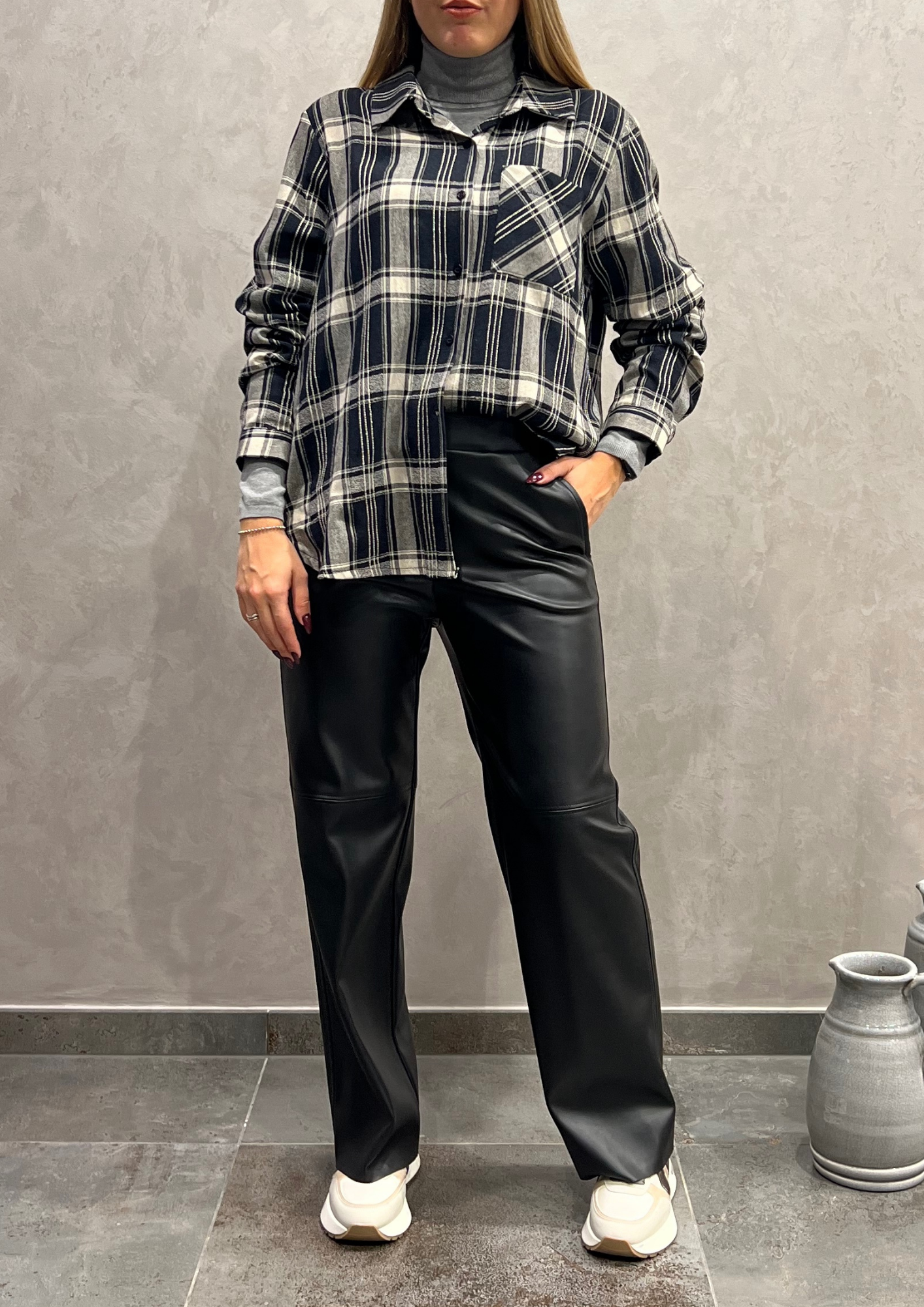 Pantalone in ecopelle taglio dritto