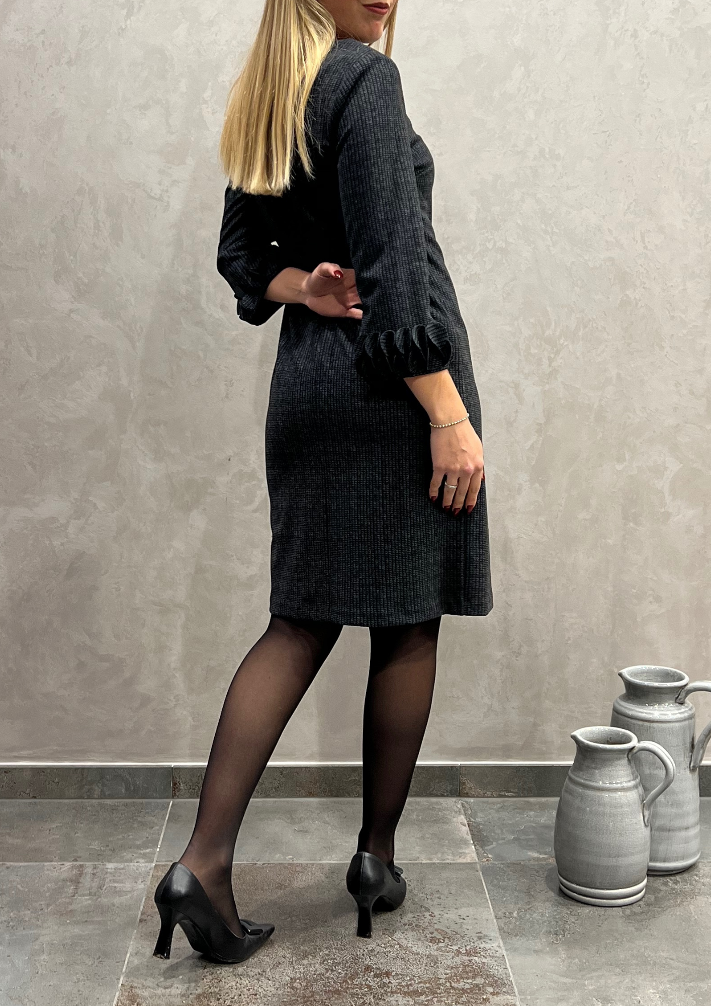 Abito in micro-fantasia con dettaglio tondini