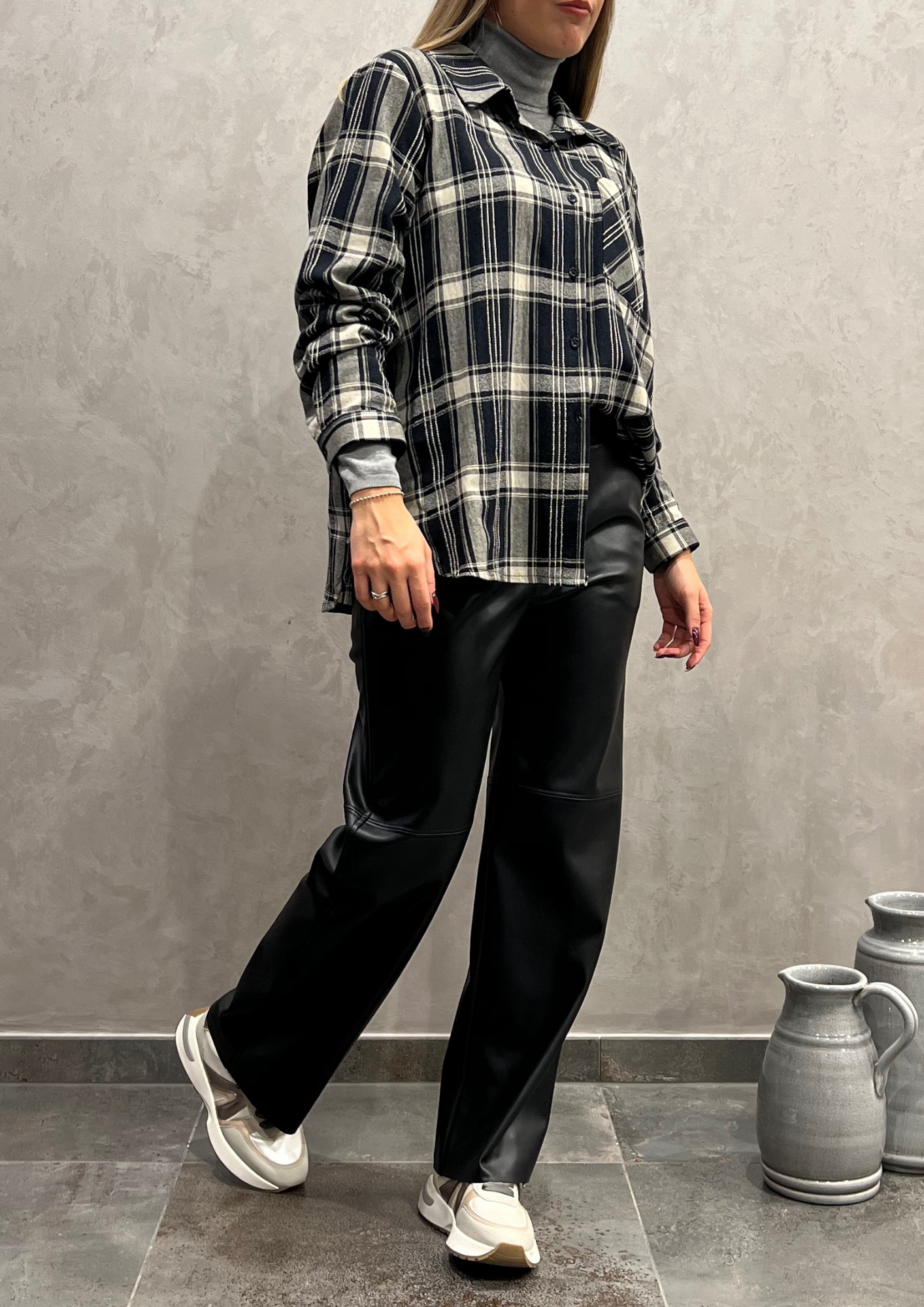 Pantalone in ecopelle taglio dritto