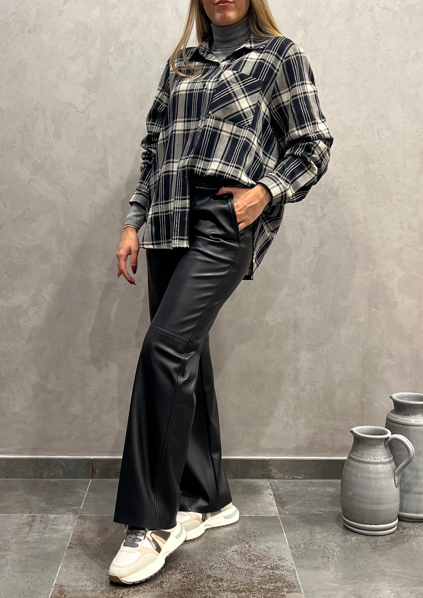 Pantalone in ecopelle taglio dritto