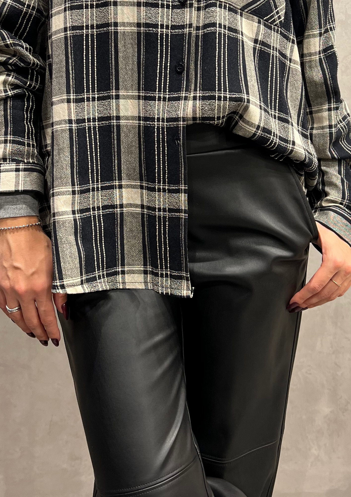 Pantalone in ecopelle taglio dritto