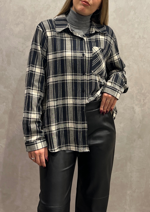 Camicia over a quadri