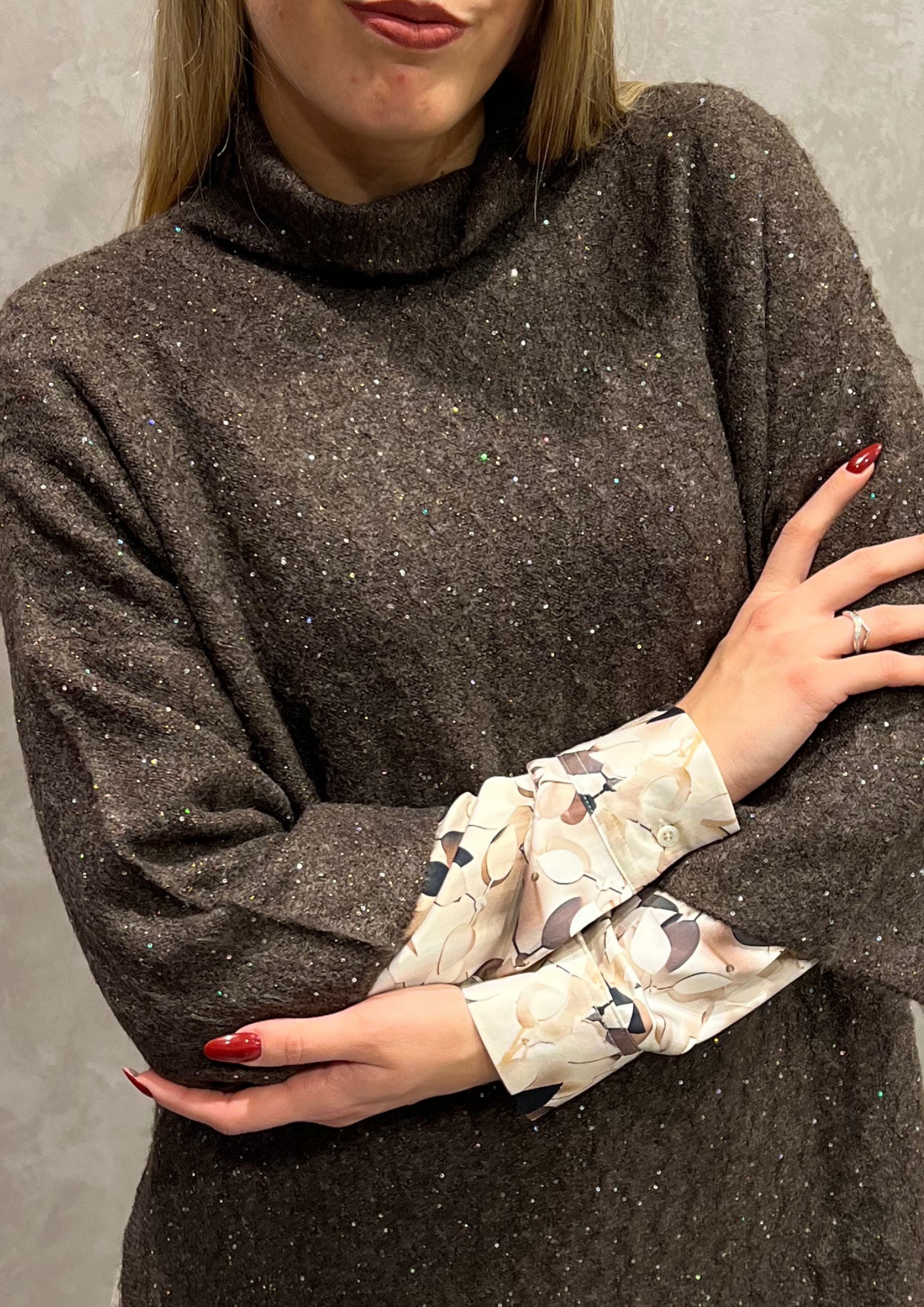 Maglia lunga a scatola con paillettes in trama