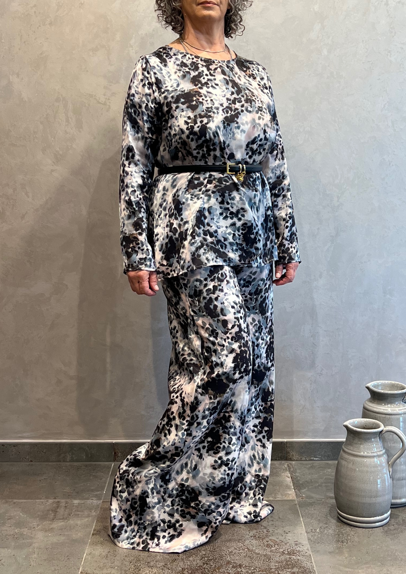 Blusa over svasata in fantasia animalier