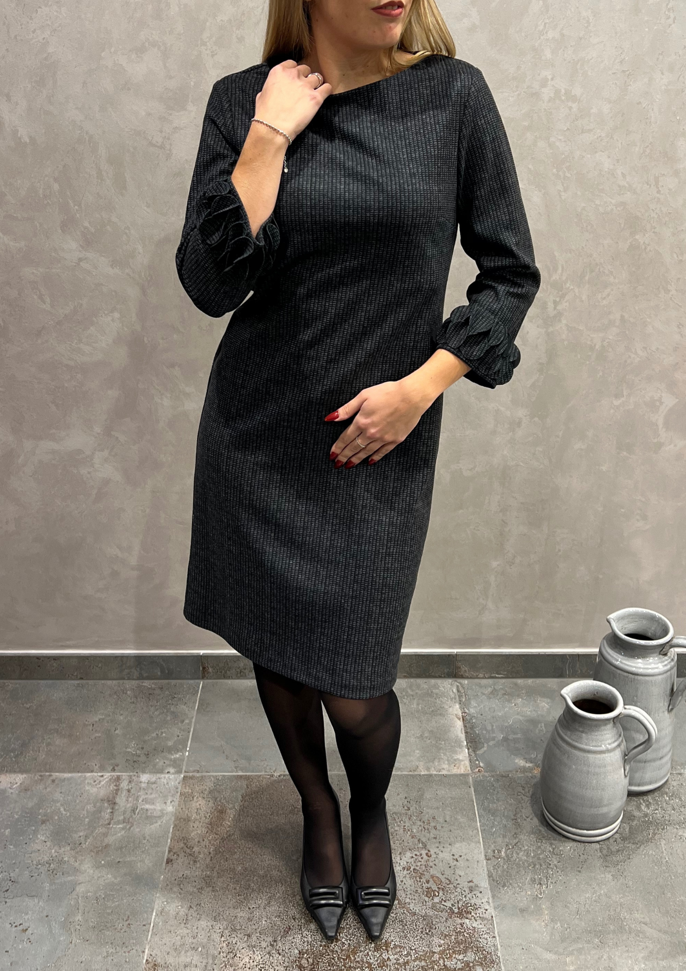 Abito in micro-fantasia con dettaglio tondini