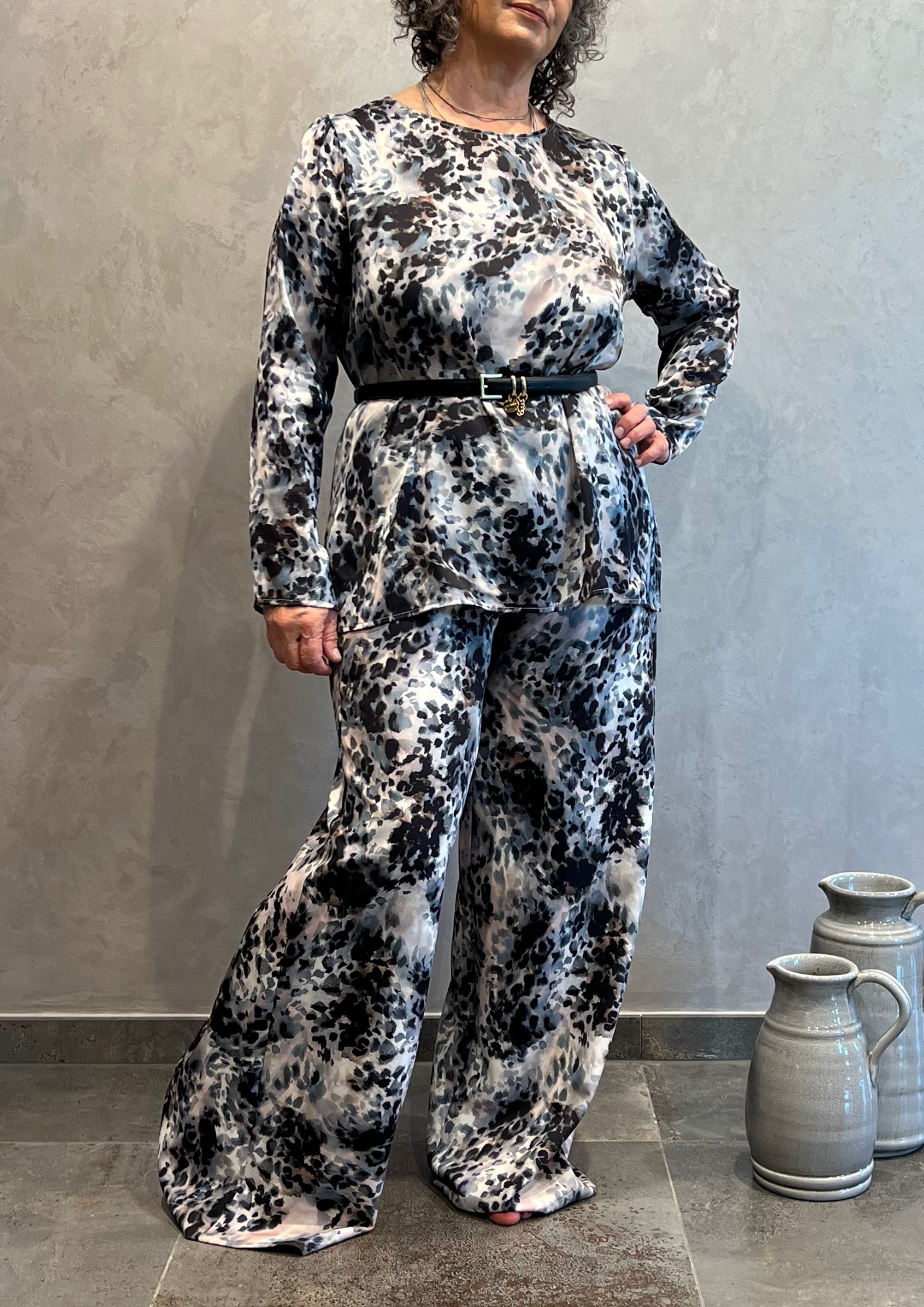 Blusa over svasata in fantasia animalier