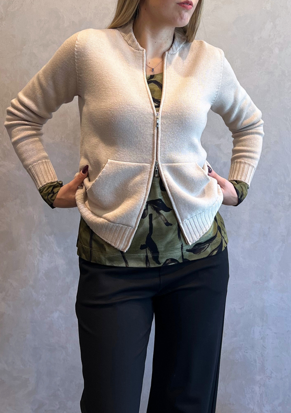 Zippato in pura lana vergine con tasche