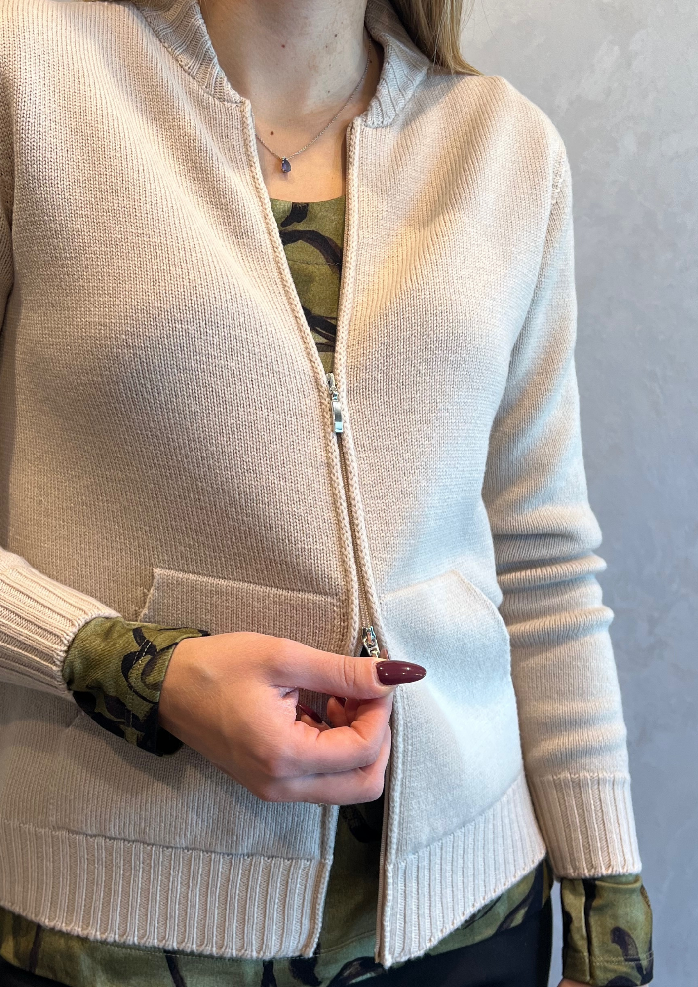 Zippato in pura lana vergine con tasche