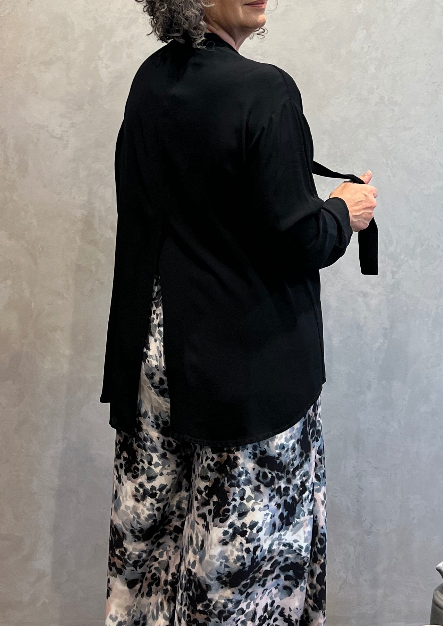 Blusa over con laccio in viscosa lucida