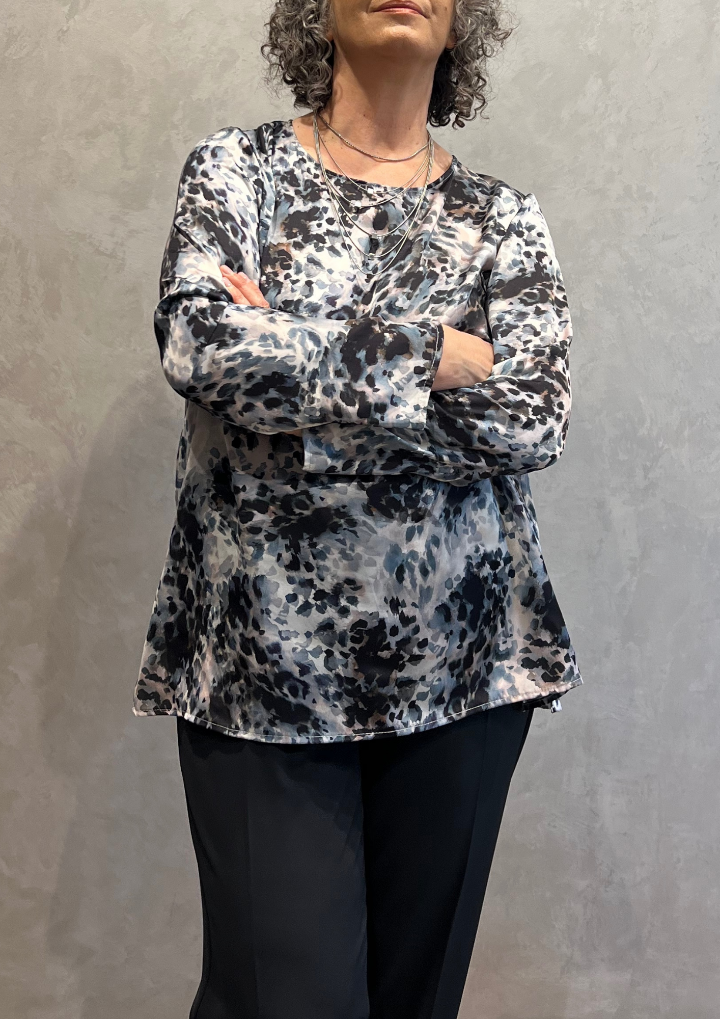 Blusa over svasata in fantasia animalier