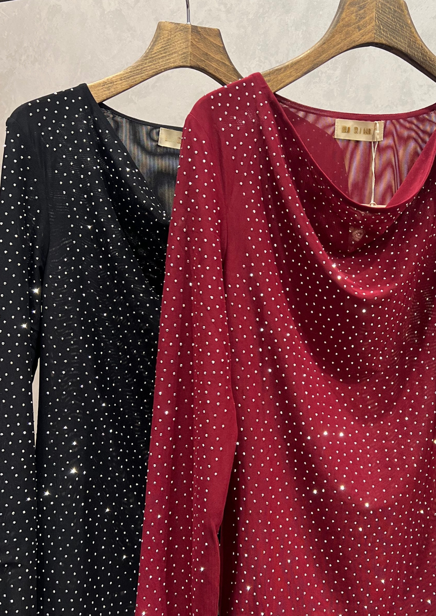 Top tulle scollo drappeggiato con strass