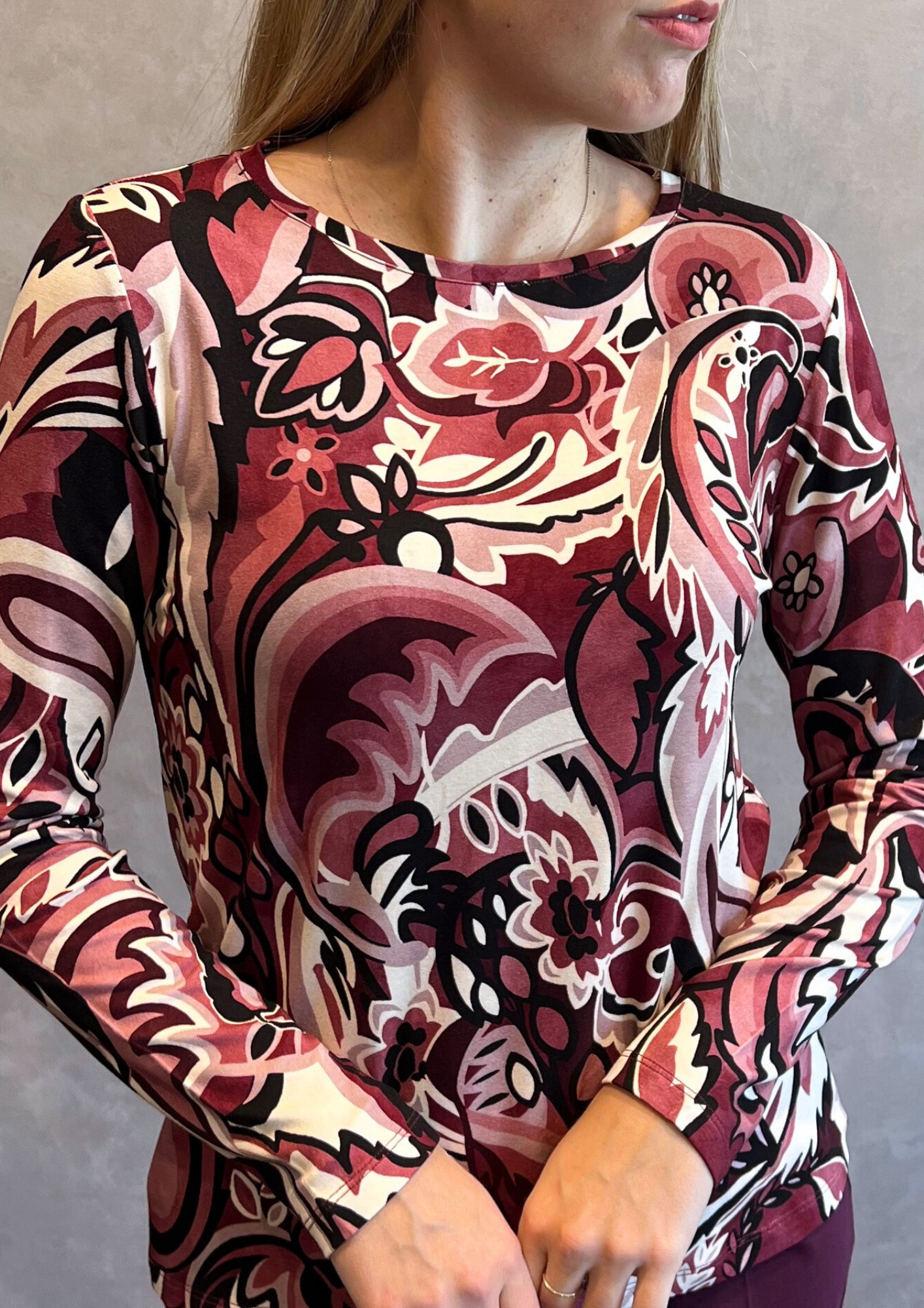 T-shirt lineata in jersey di viscosa fantasia