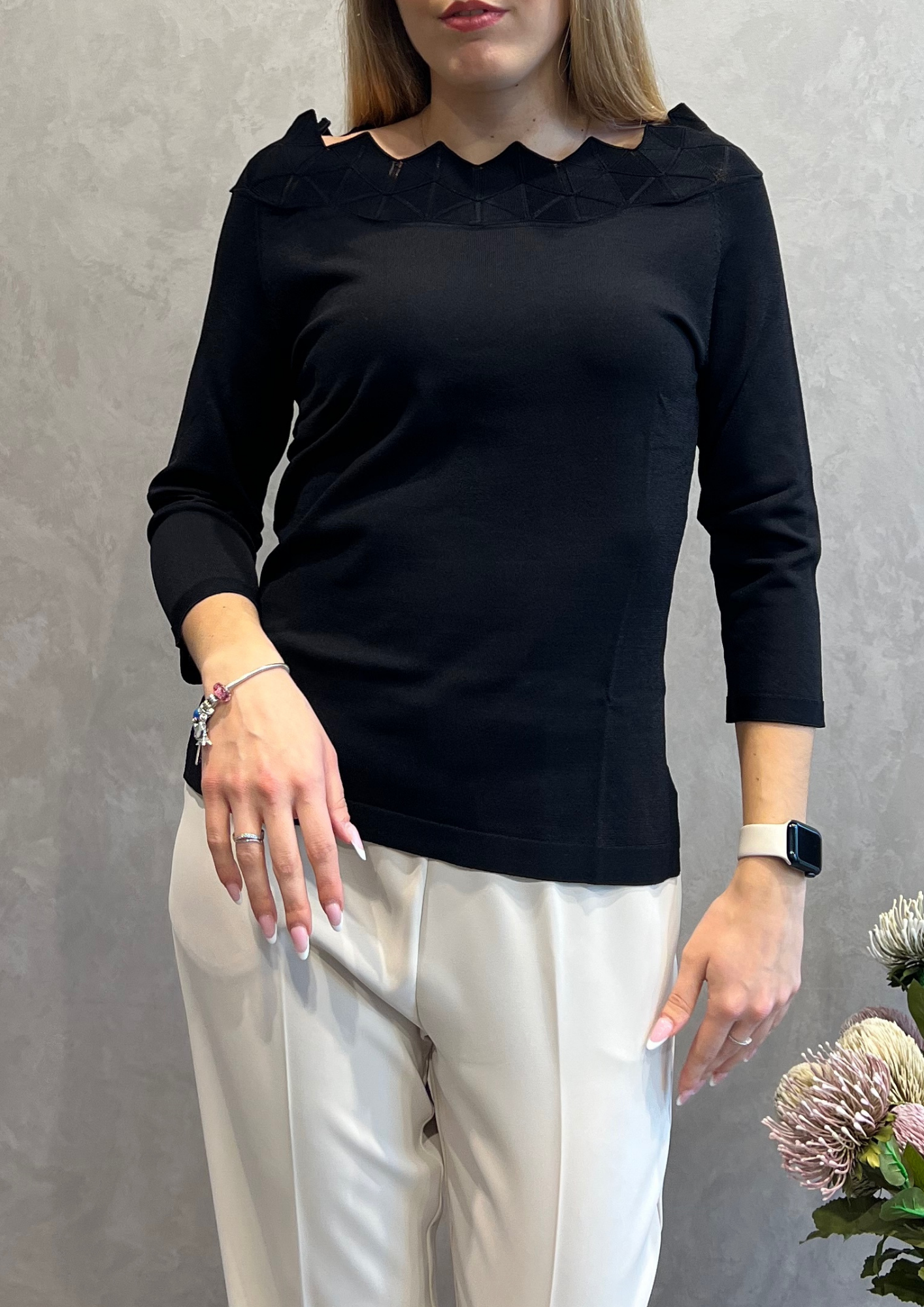 Maglia in filo di viscosa con scollo a barchetta