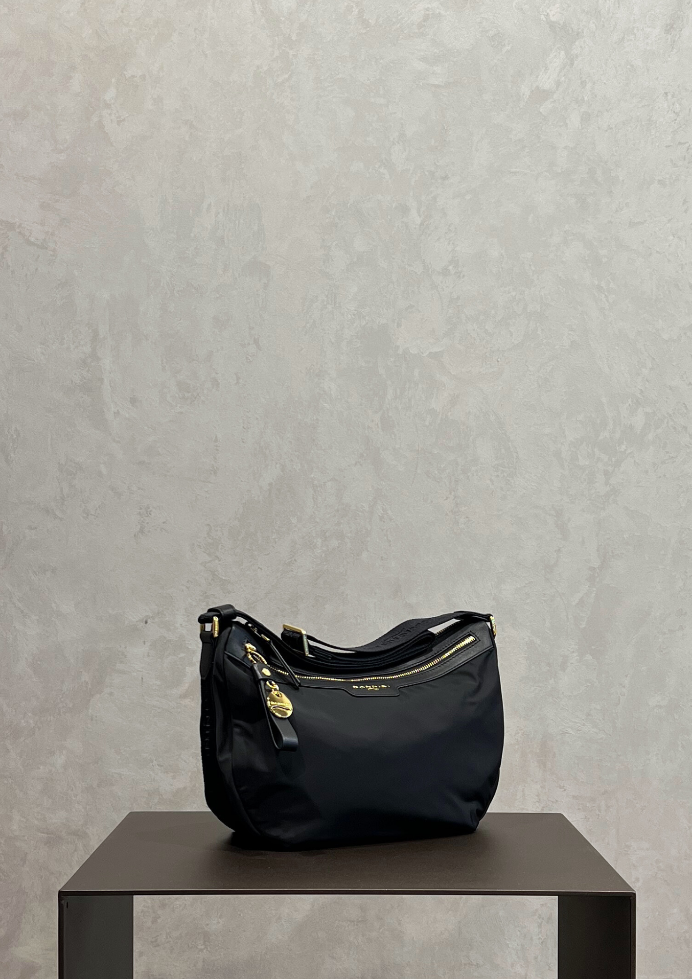Borsa mezzaluna Nannini Liberty in tessuto