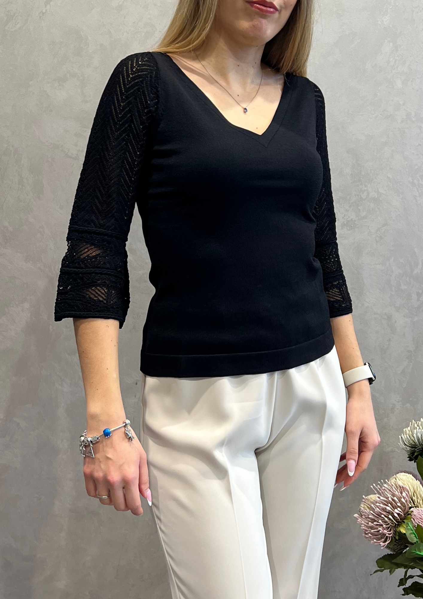 Maglia in filo di viscosa maniche crochet