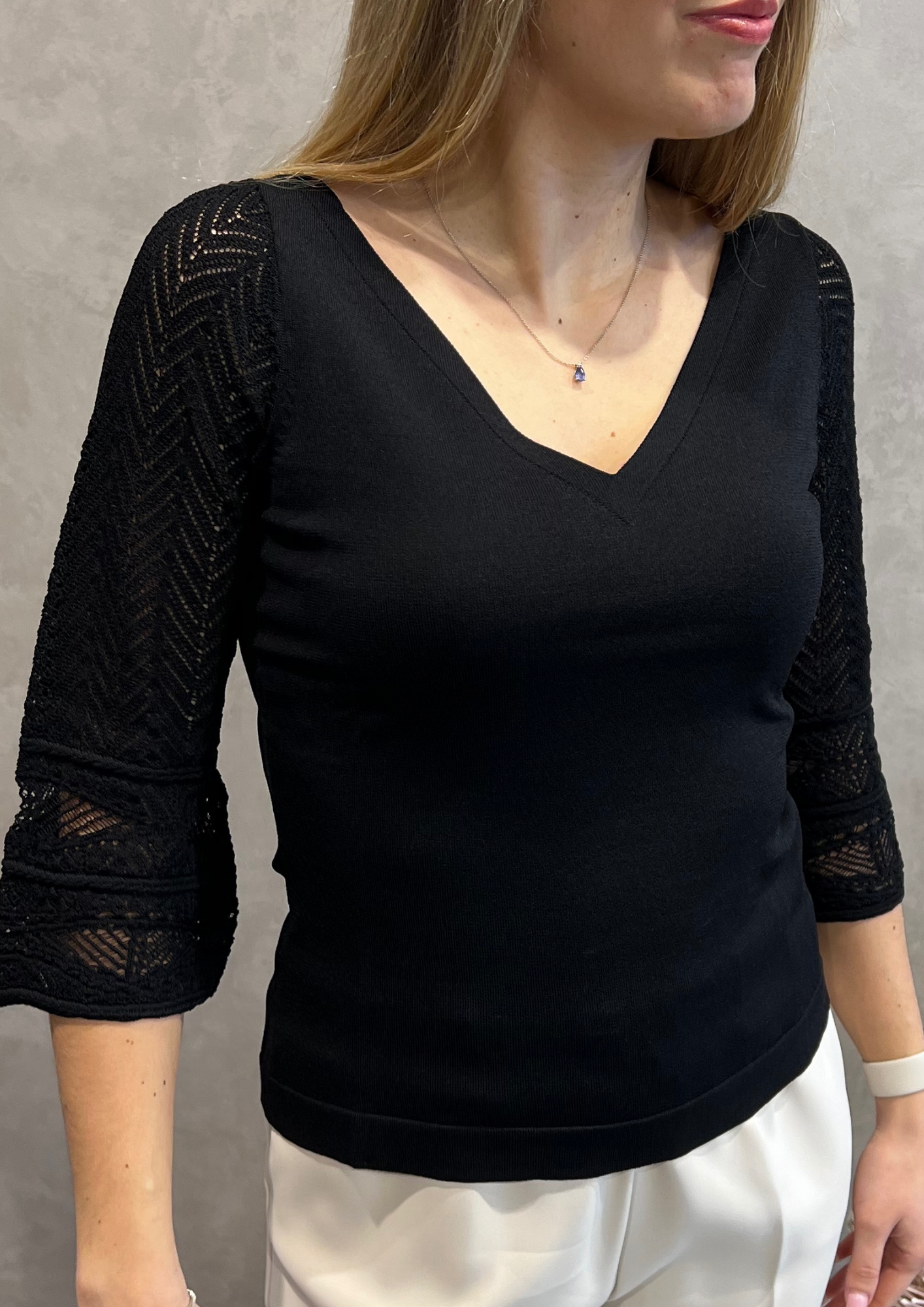 Maglia in filo di viscosa maniche crochet