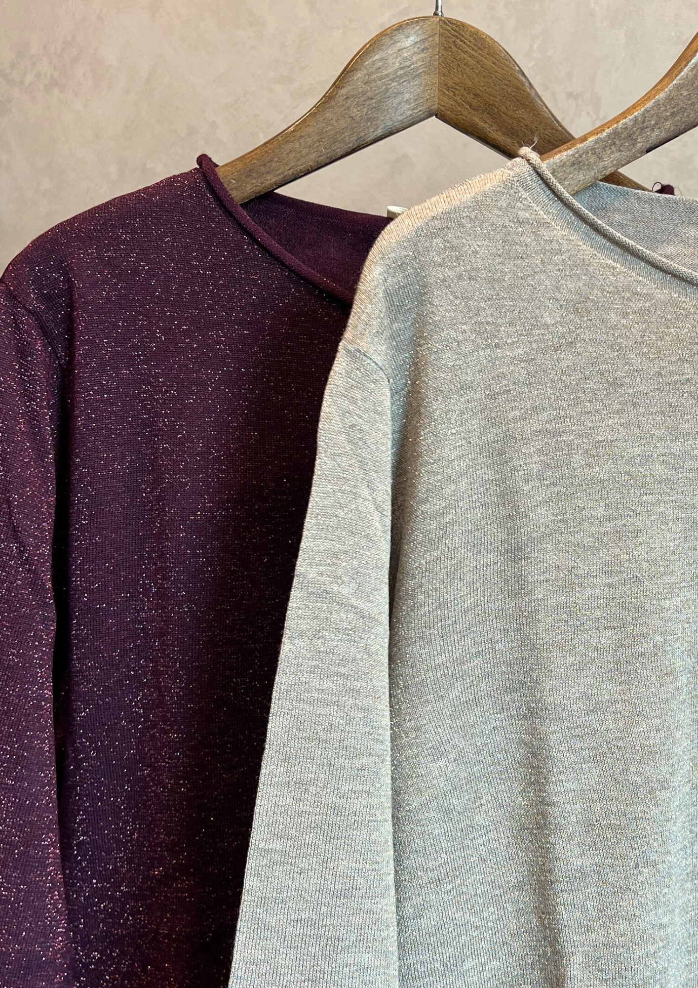 Maglia svasata in filo lurex con spacchi