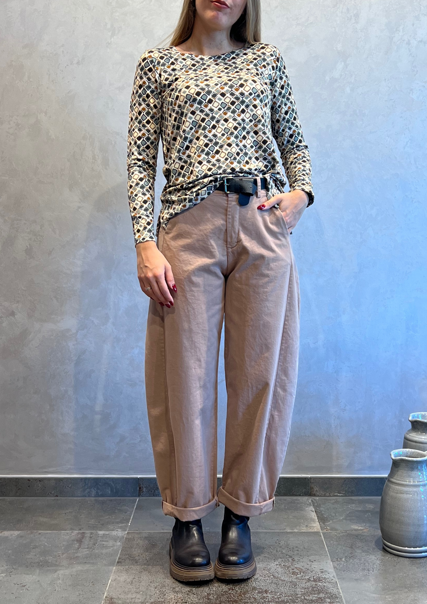 Pantalone barrel in cotonaccio con cintura