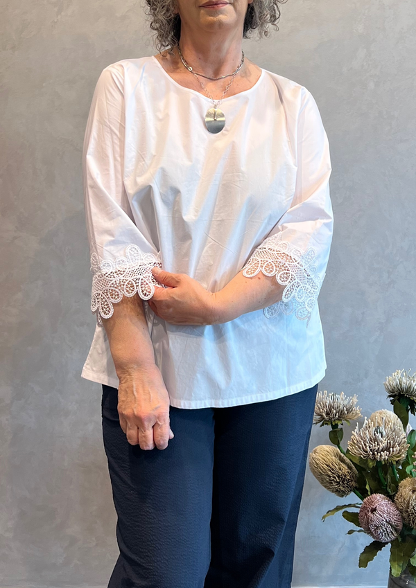 Blusa bimaterica in cotone con pizzo
