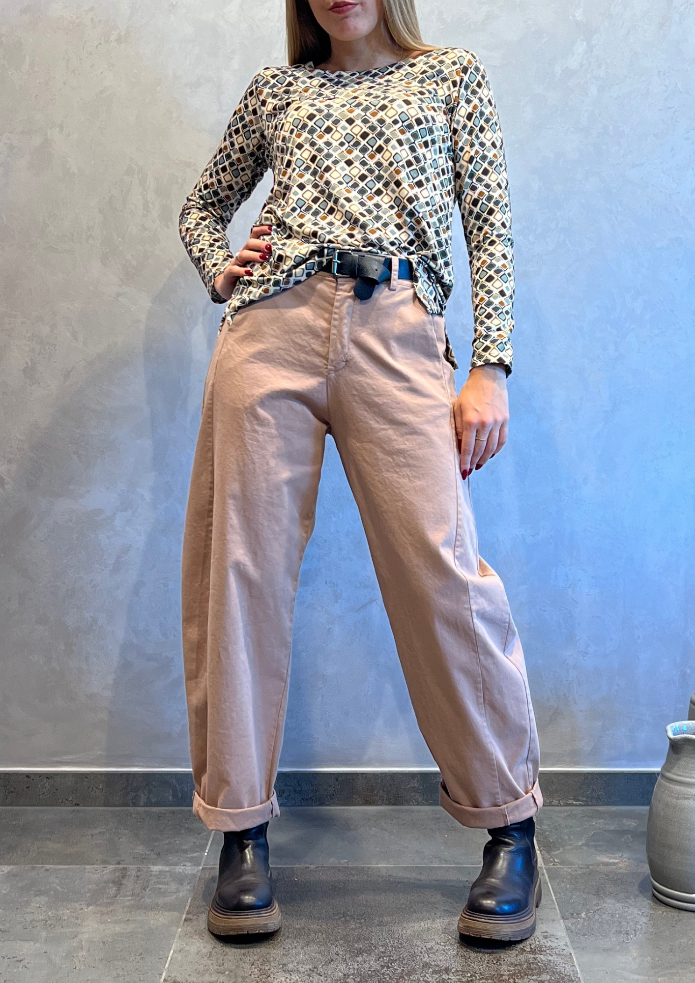 Pantalone barrel in cotonaccio con cintura