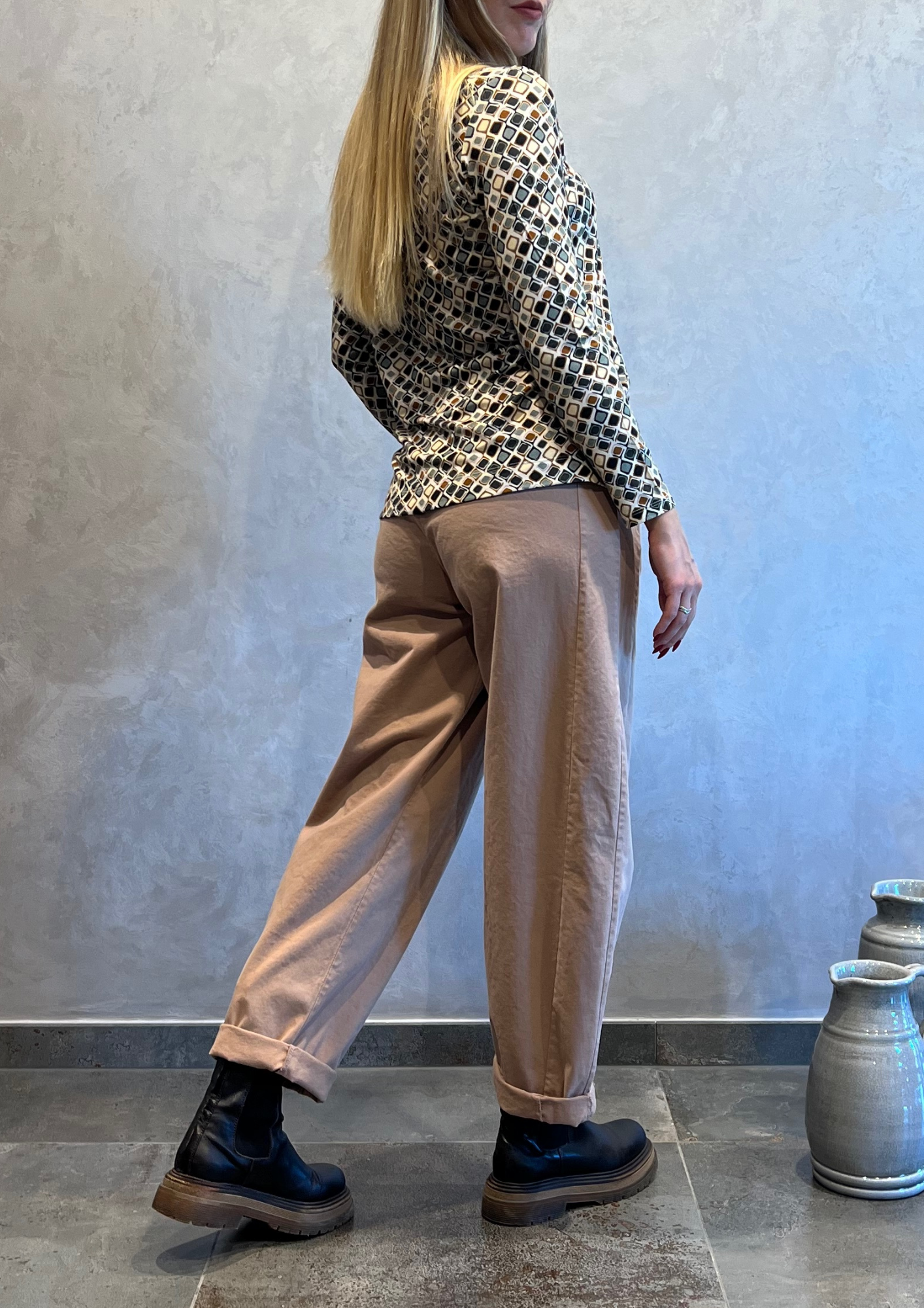 Pantalone barrel in cotonaccio con cintura