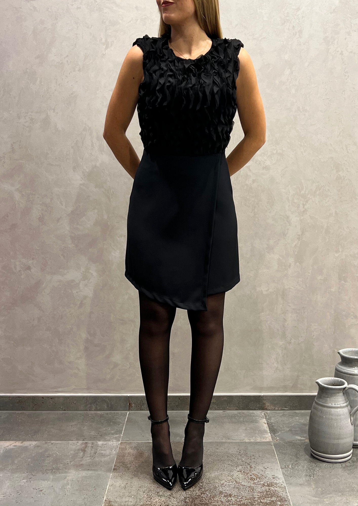 Abito corto con corpetto rouches