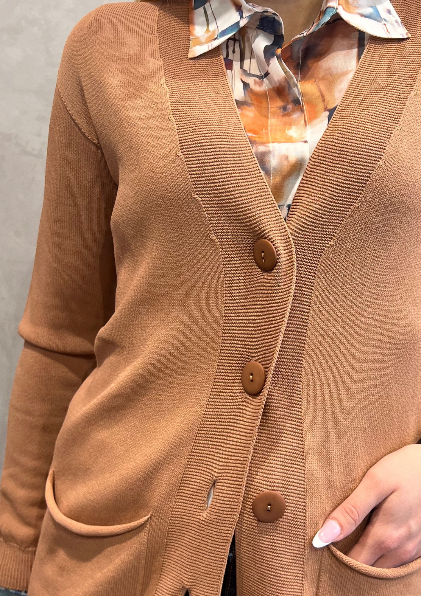 Cardigan in filo di viscosa con taschine