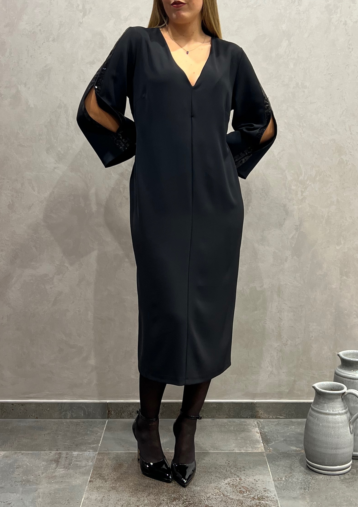 Abito over fluido con dettaglio paillettes