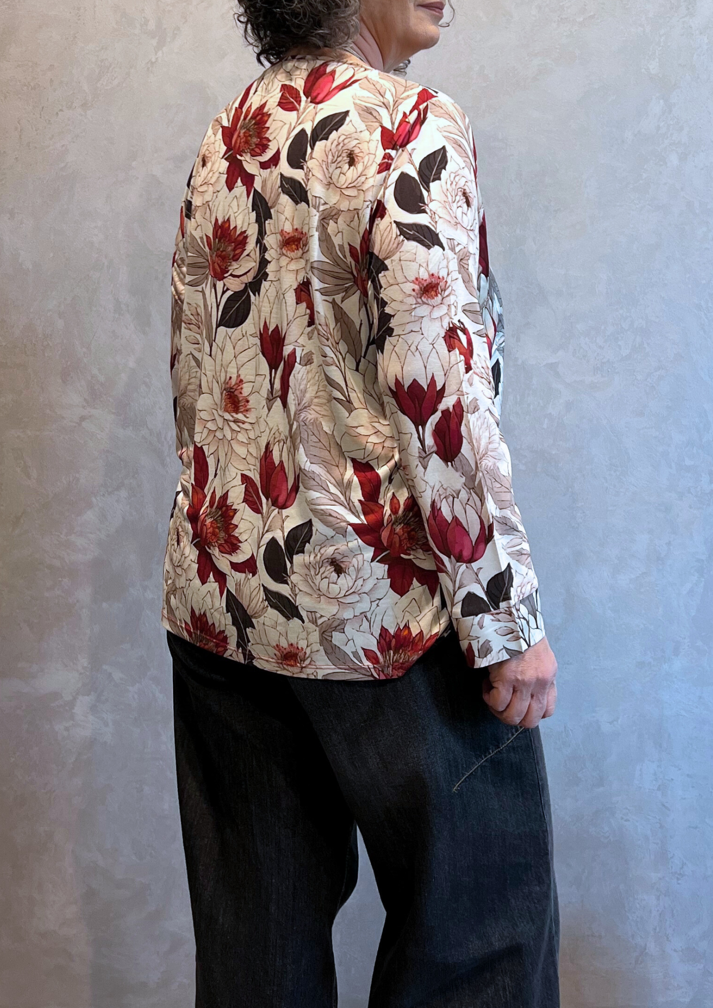 Blusa bimaterica morbida in fantasia floreale