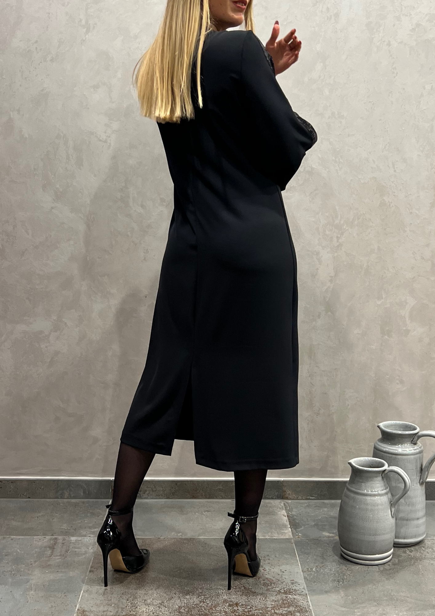 Abito over fluido con dettaglio paillettes