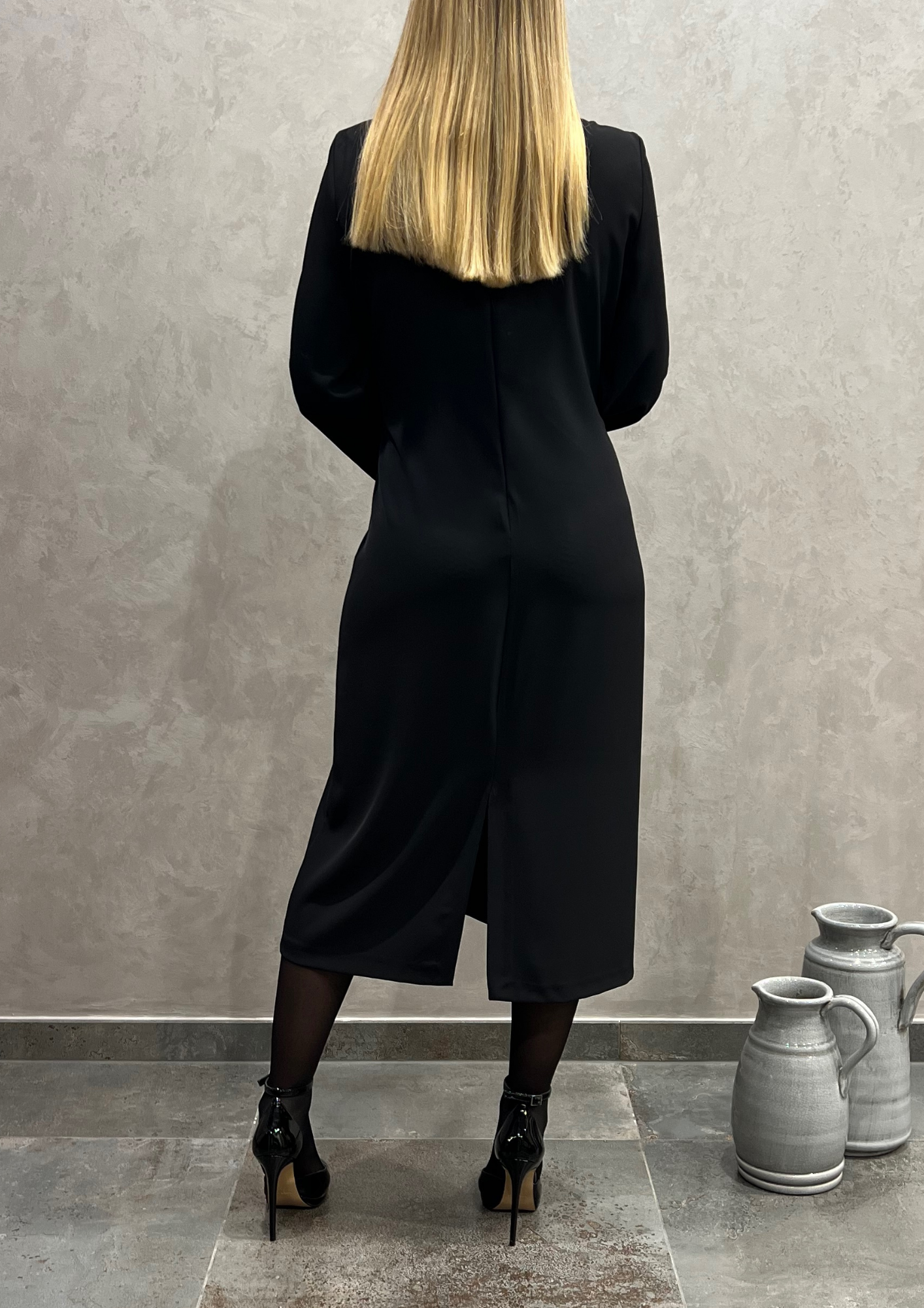 Abito over fluido con dettaglio paillettes