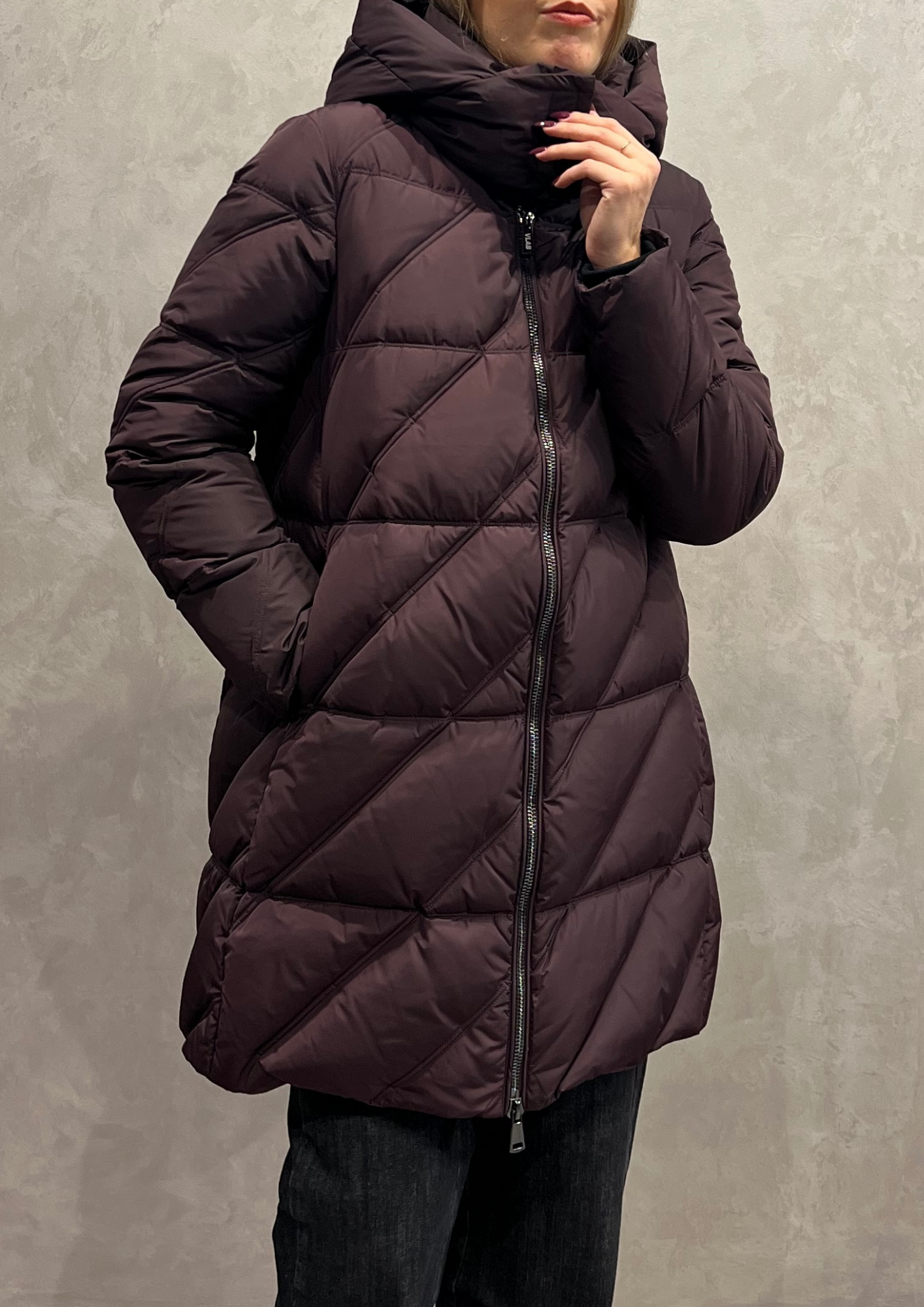 Piumino A shape in vera piuma