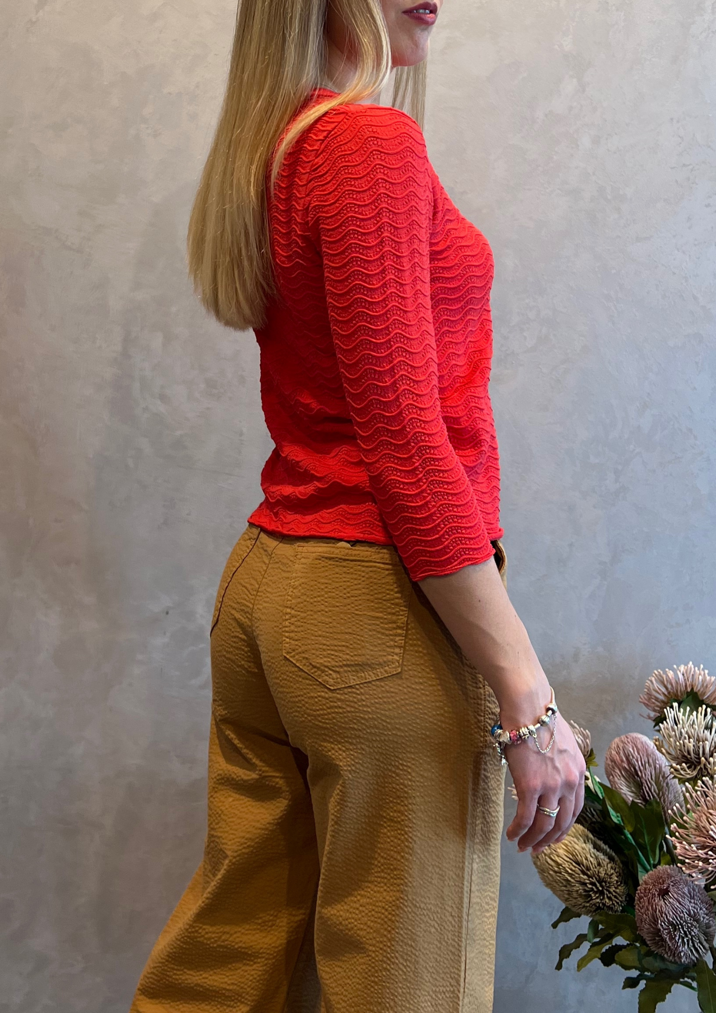 Maglia lineata in filo di viscosa con costina ondulata